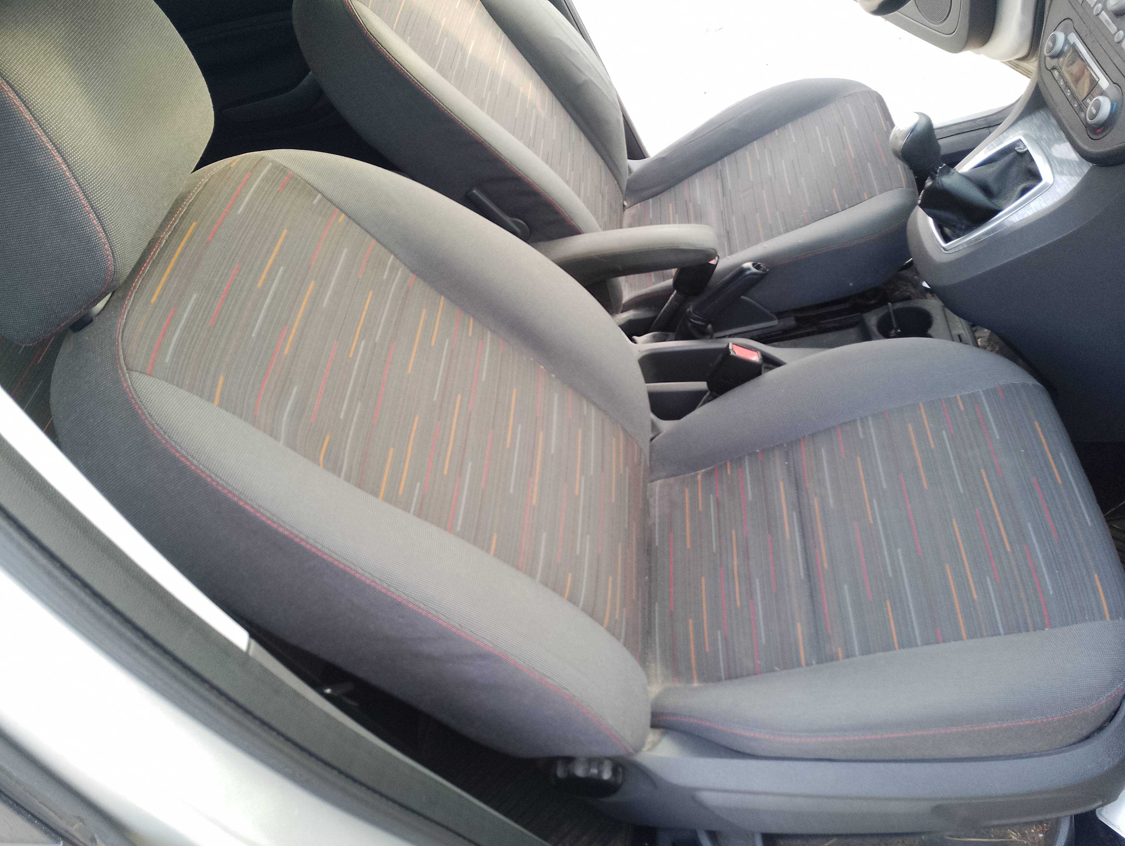 Recambio de asiento delantero derecho para ford focus c-max (cap) ambiente (d) referencia OEM IAM   