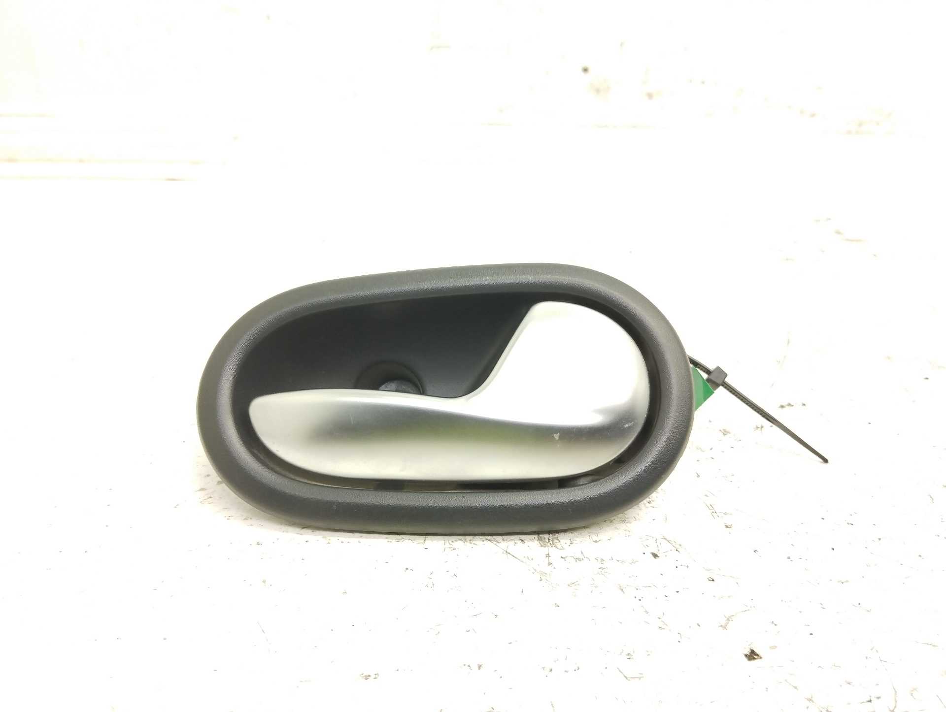 Recambio de maneta interior delantera derecha para dacia sandero aniversario referencia OEM IAM 826724918R  