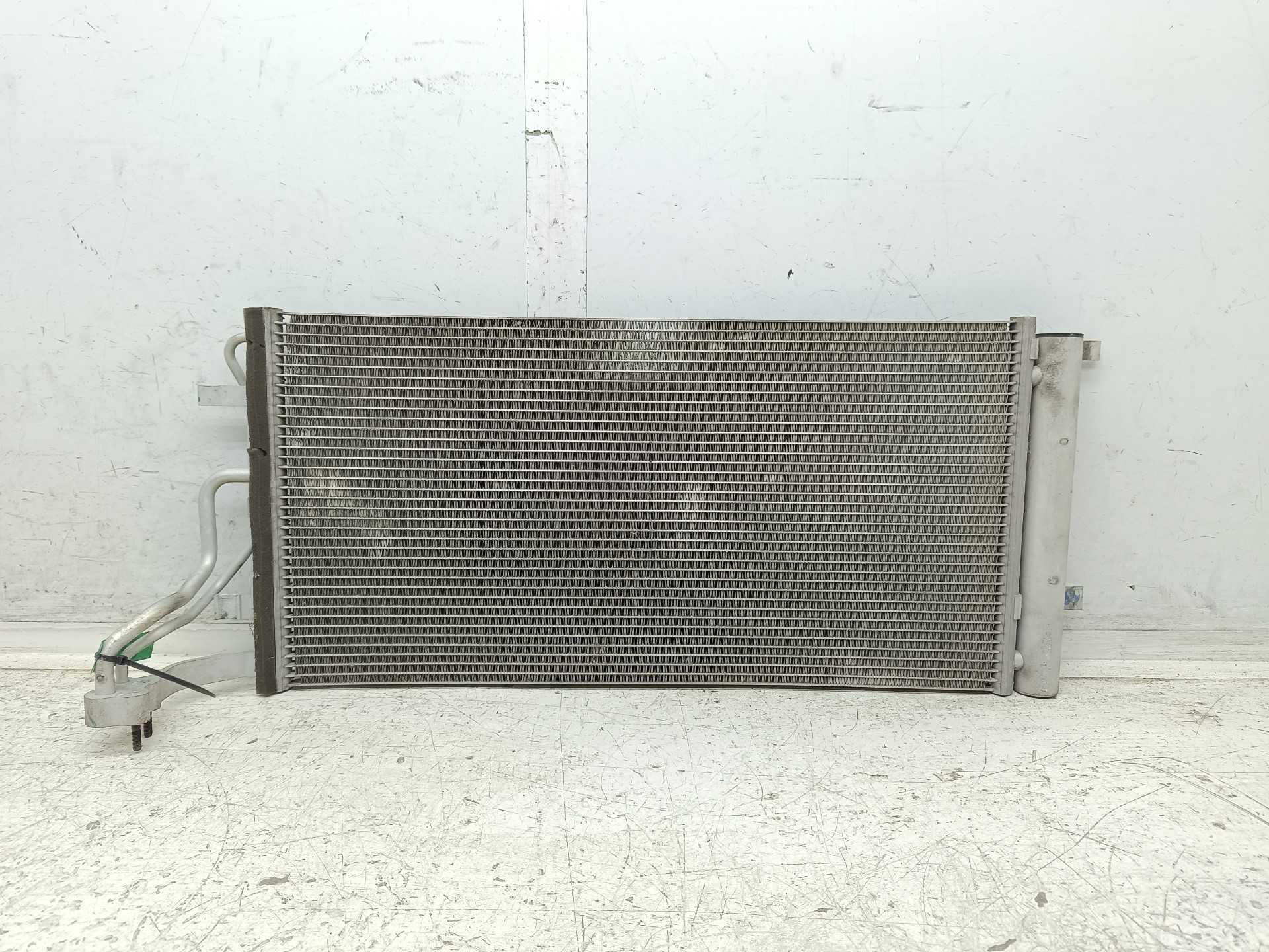 Recambio de condensador / radiador aire acondicionado para kia ceed concept referencia OEM IAM HC200NXJBC  