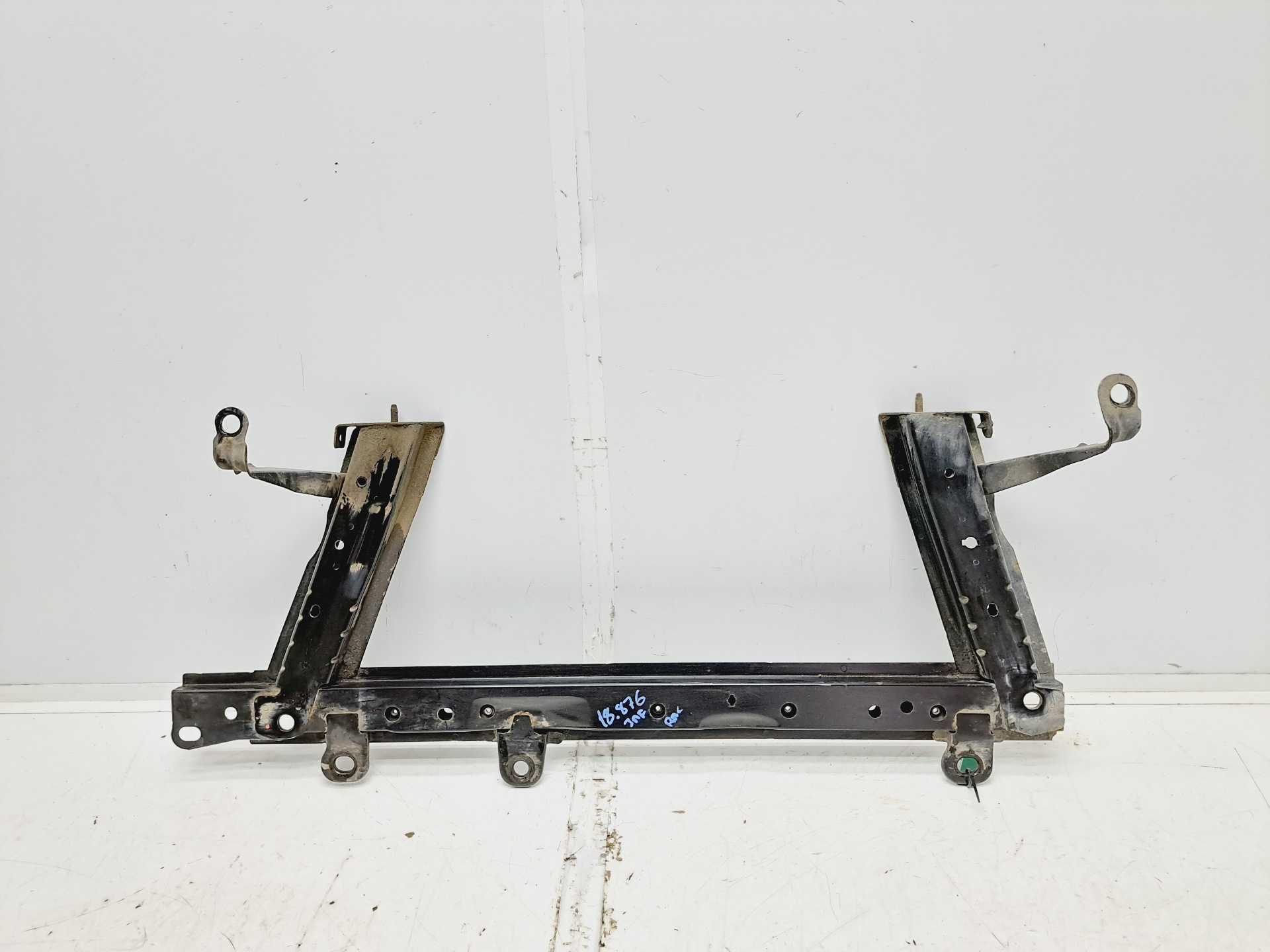 Recambio de travesaño inferior para renault clio iv zen referencia OEM IAM 544H60557  