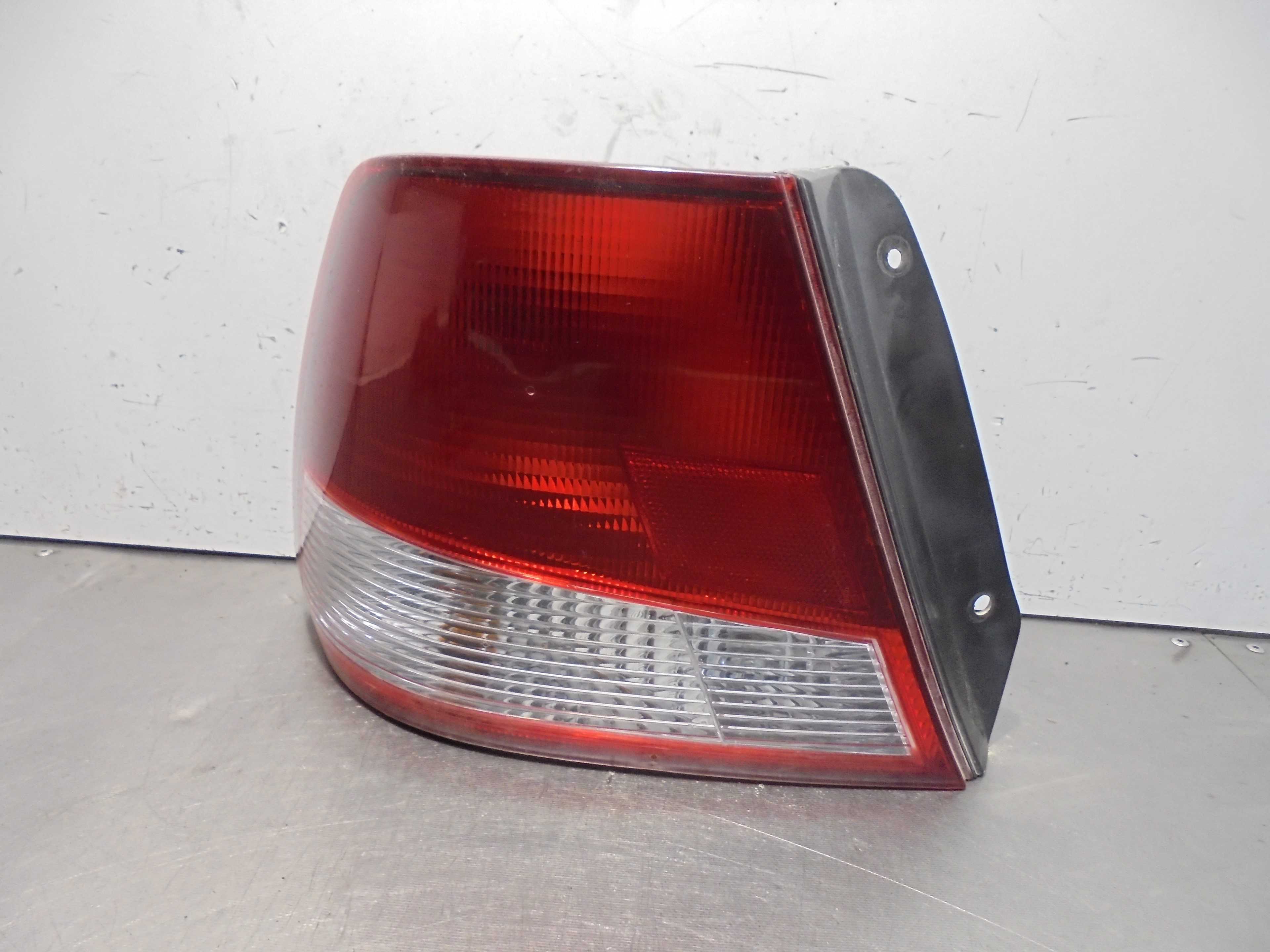 Recambio de piloto trasero izquierdo para hyundai accent (lc) gl 5p referencia OEM IAM   
