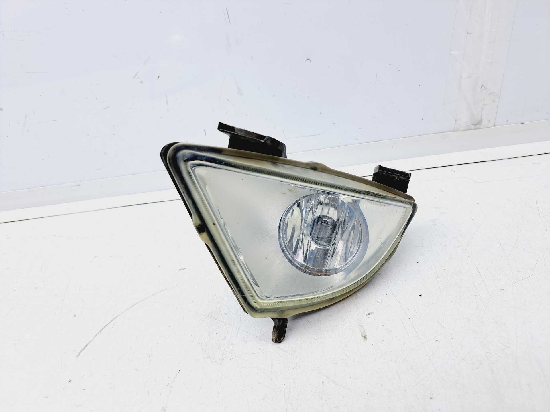 Recambio de faro antiniebla izquierdo para ford fiesta (cbk) ambiente referencia OEM IAM 89202172 VALEO 