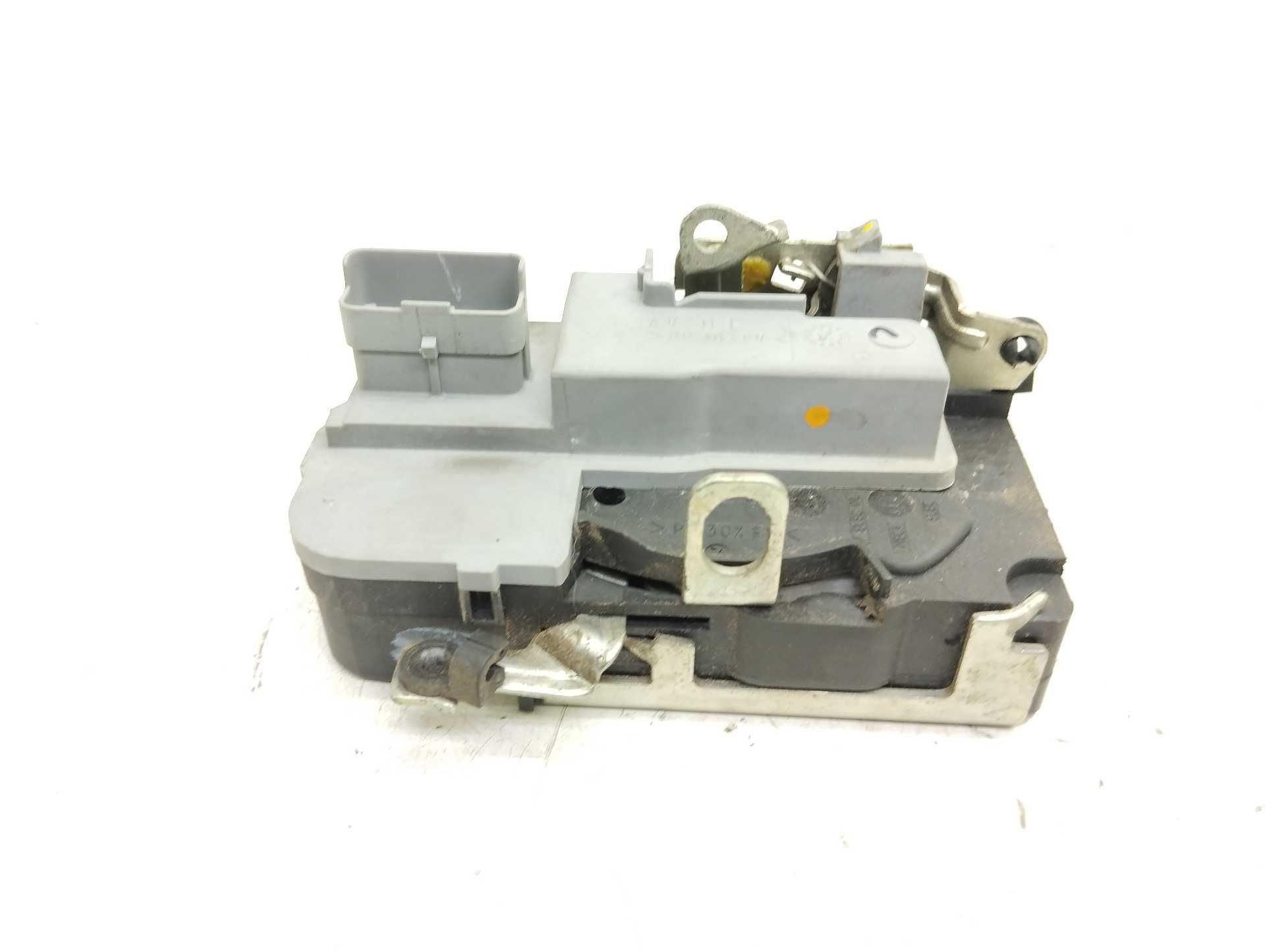 Recambio de cerradura puerta delantera derecha para peugeot 206+ 1.4 hdi referencia OEM IAM  9136S7 