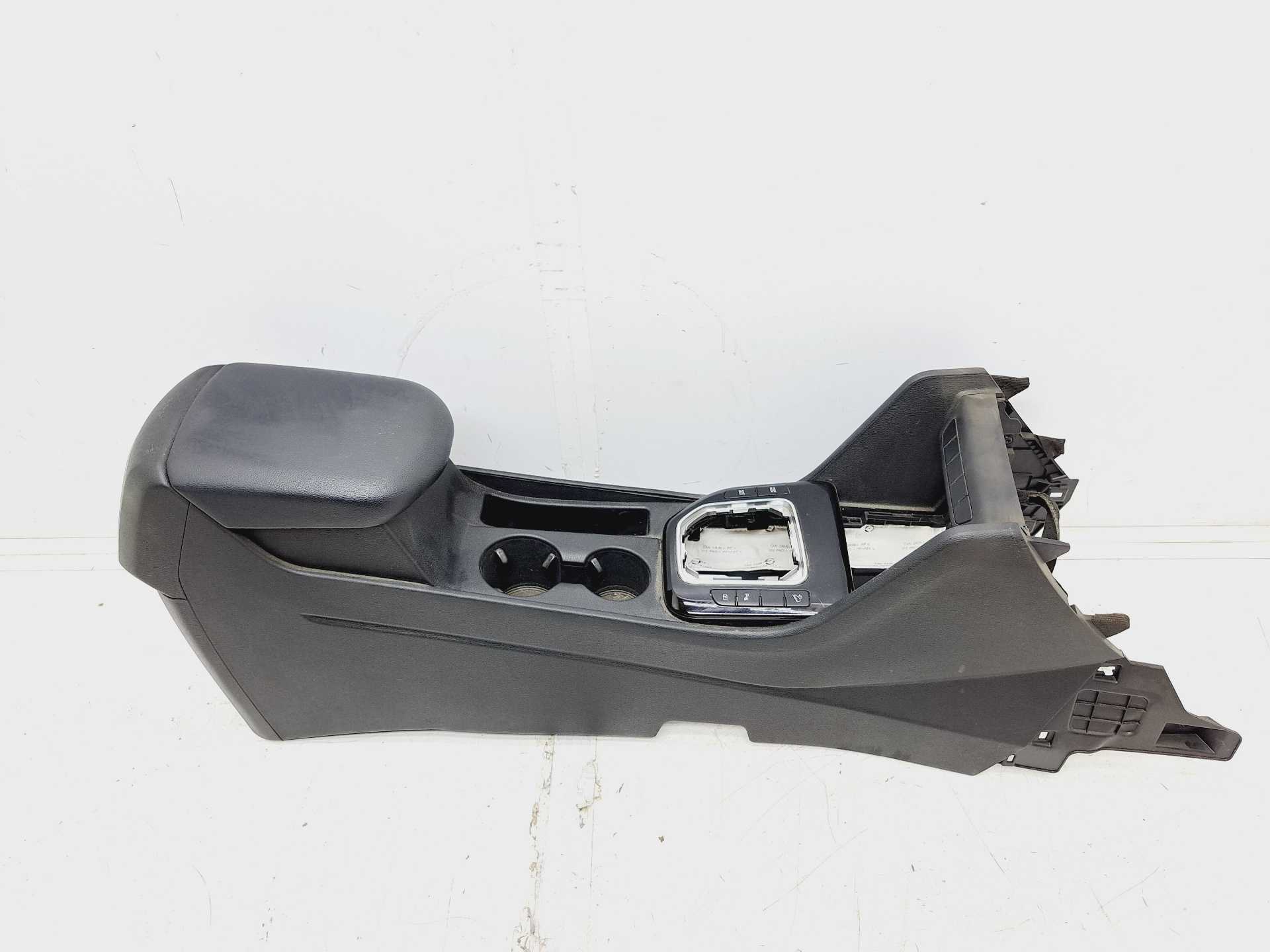 Recambio de apoyabrazos central para kia sportage 1.6 referencia OEM IAM 84641R2400  