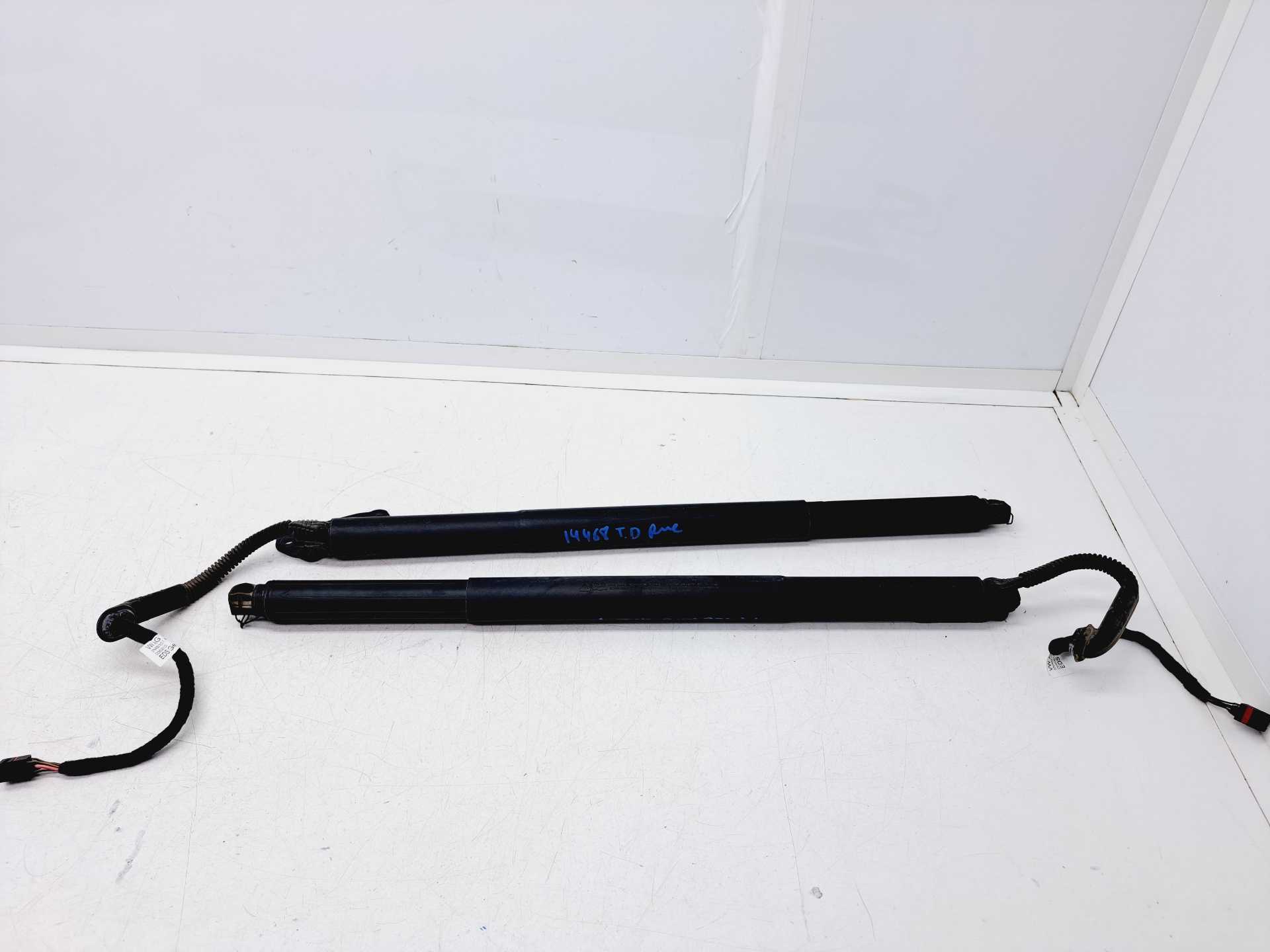 Recambio de amortiguadores maletero / porton para volkswagen tiguan 2.0 tdi referencia OEM IAM 5NA827851A  