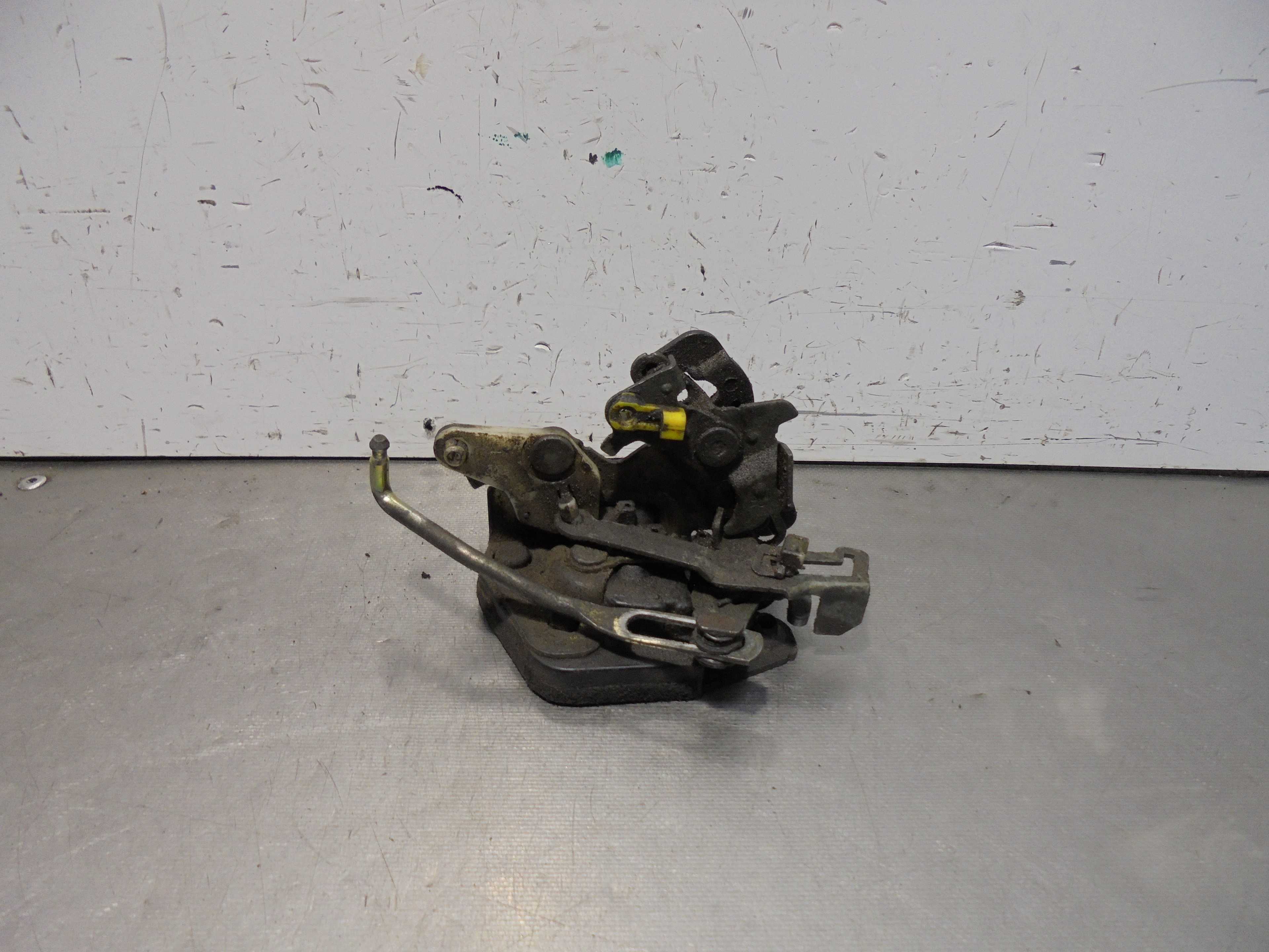 Recambio de cerradura puerta trasera derecha para hyundai accent (lc) gl 5p referencia OEM IAM   