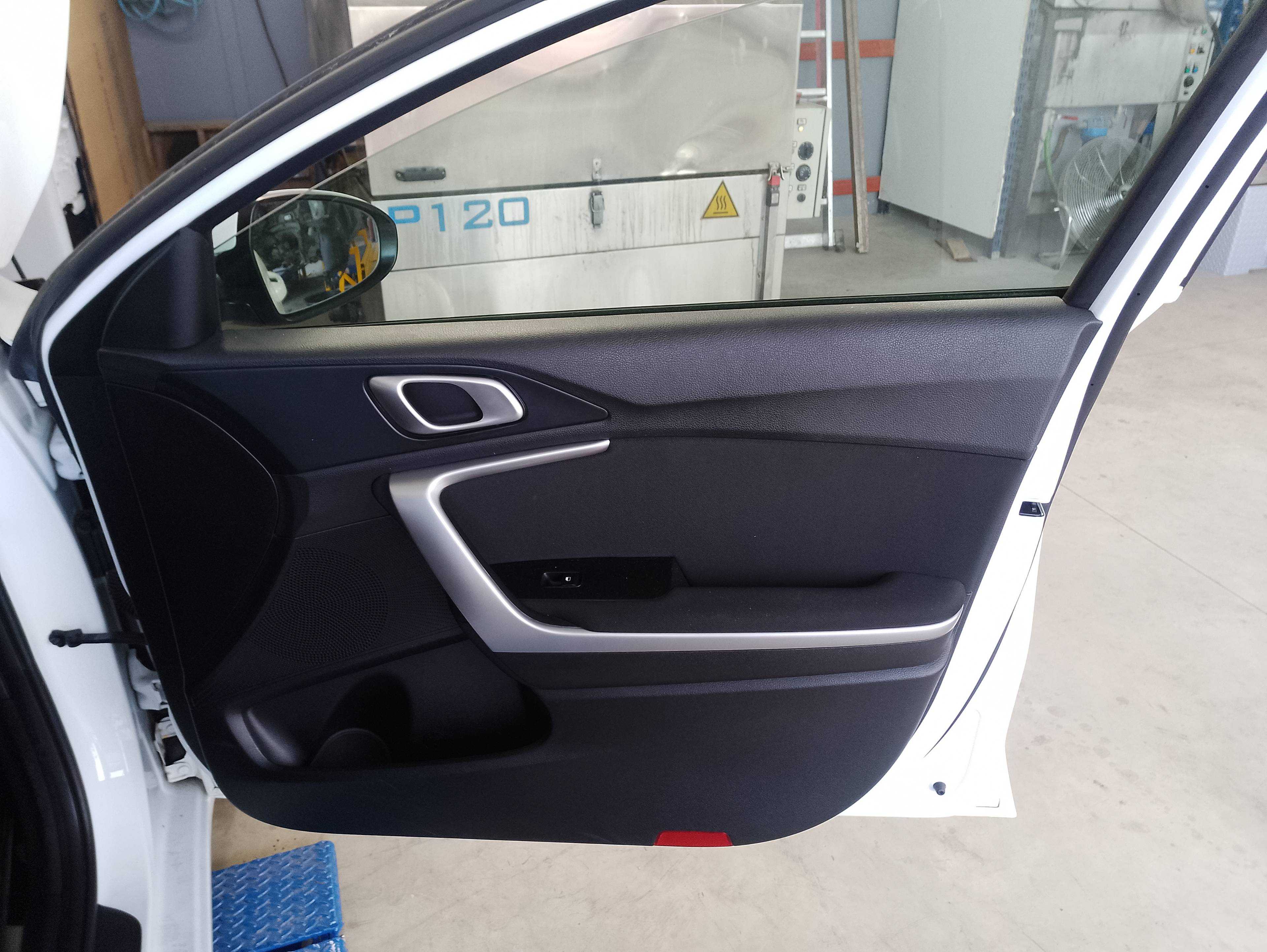 Recambio de guarnecido puerta delantera derecha para kia ceed concept referencia OEM IAM   