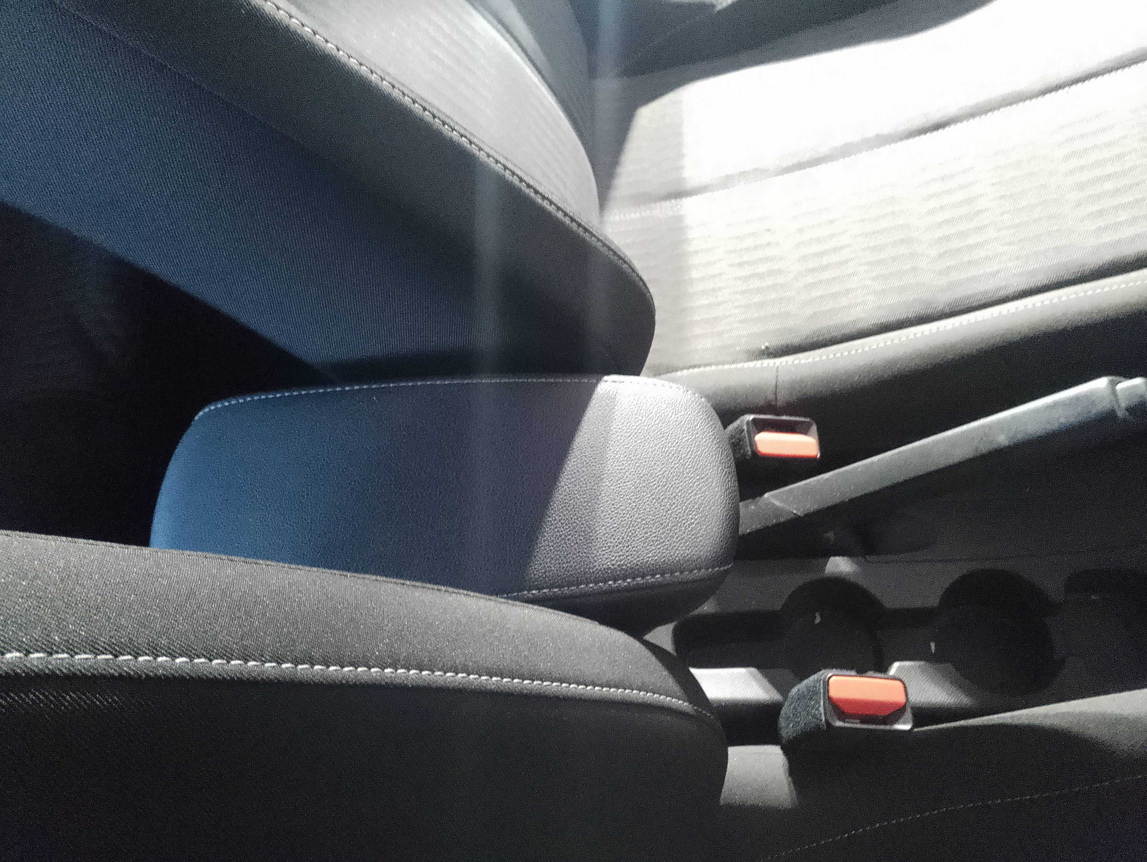Recambio de apoyabrazos central para opel corsa f edition referencia OEM IAM   