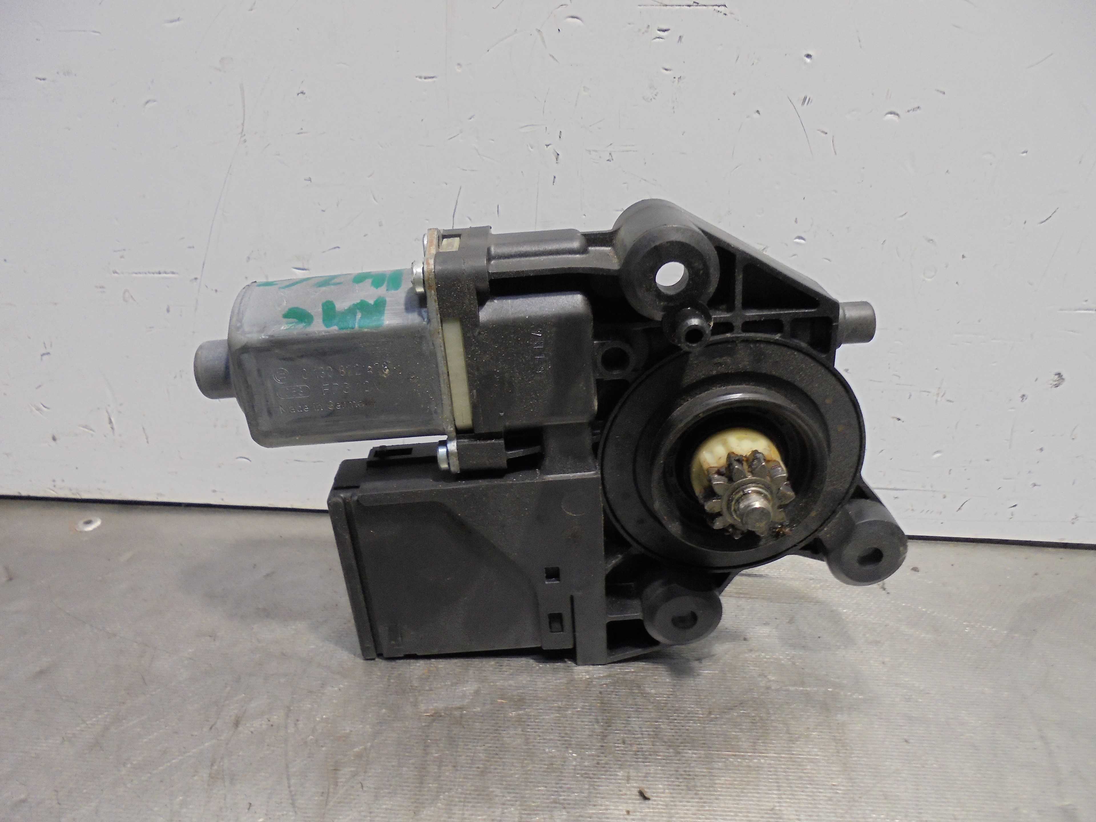 Recambio de motor elevalunas delantero derecho para renault megane iii sport tourer business referencia OEM IAM 807301396 BROSE 