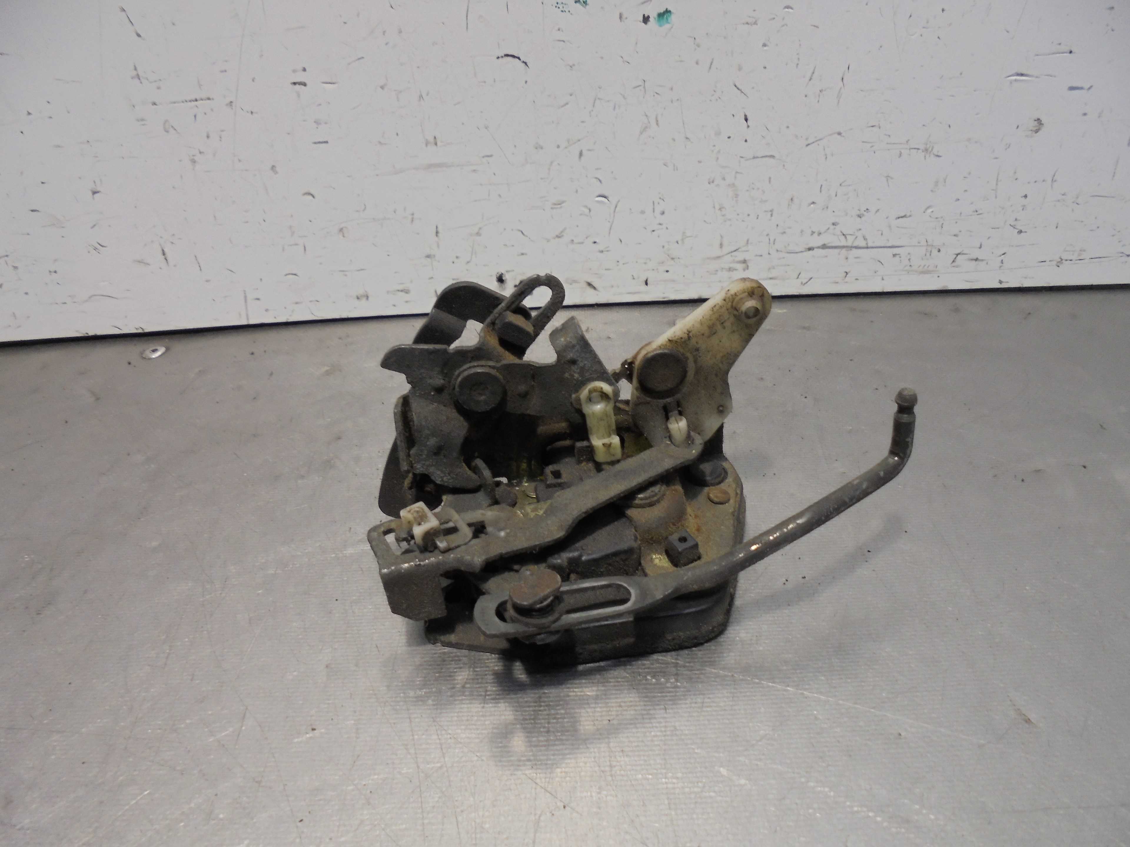 Recambio de cerradura puerta trasera izquierda para hyundai accent (lc) gl 5p referencia OEM IAM   