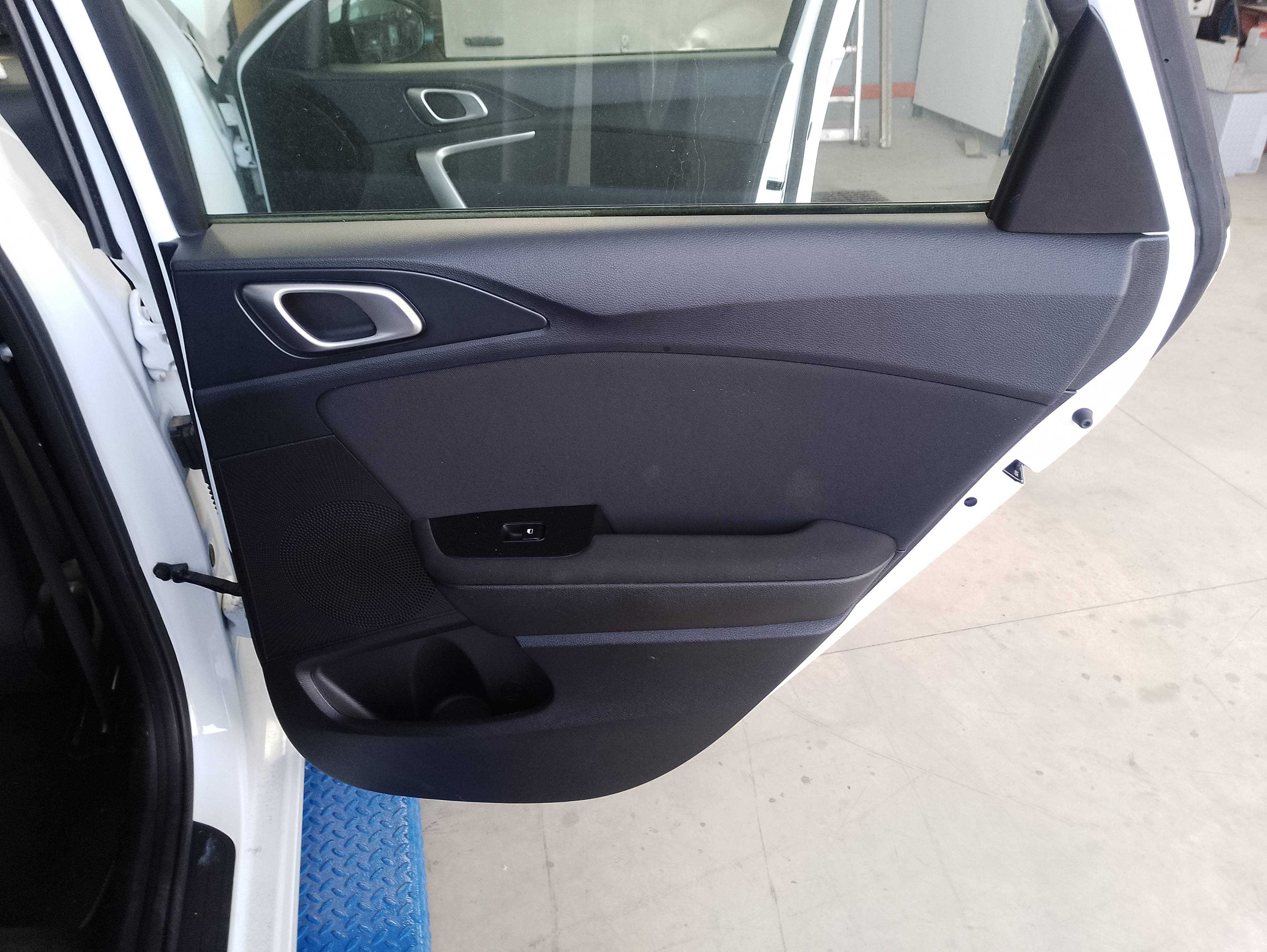 Recambio de guarnecido puerta trasera derecha para kia ceed concept referencia OEM IAM   