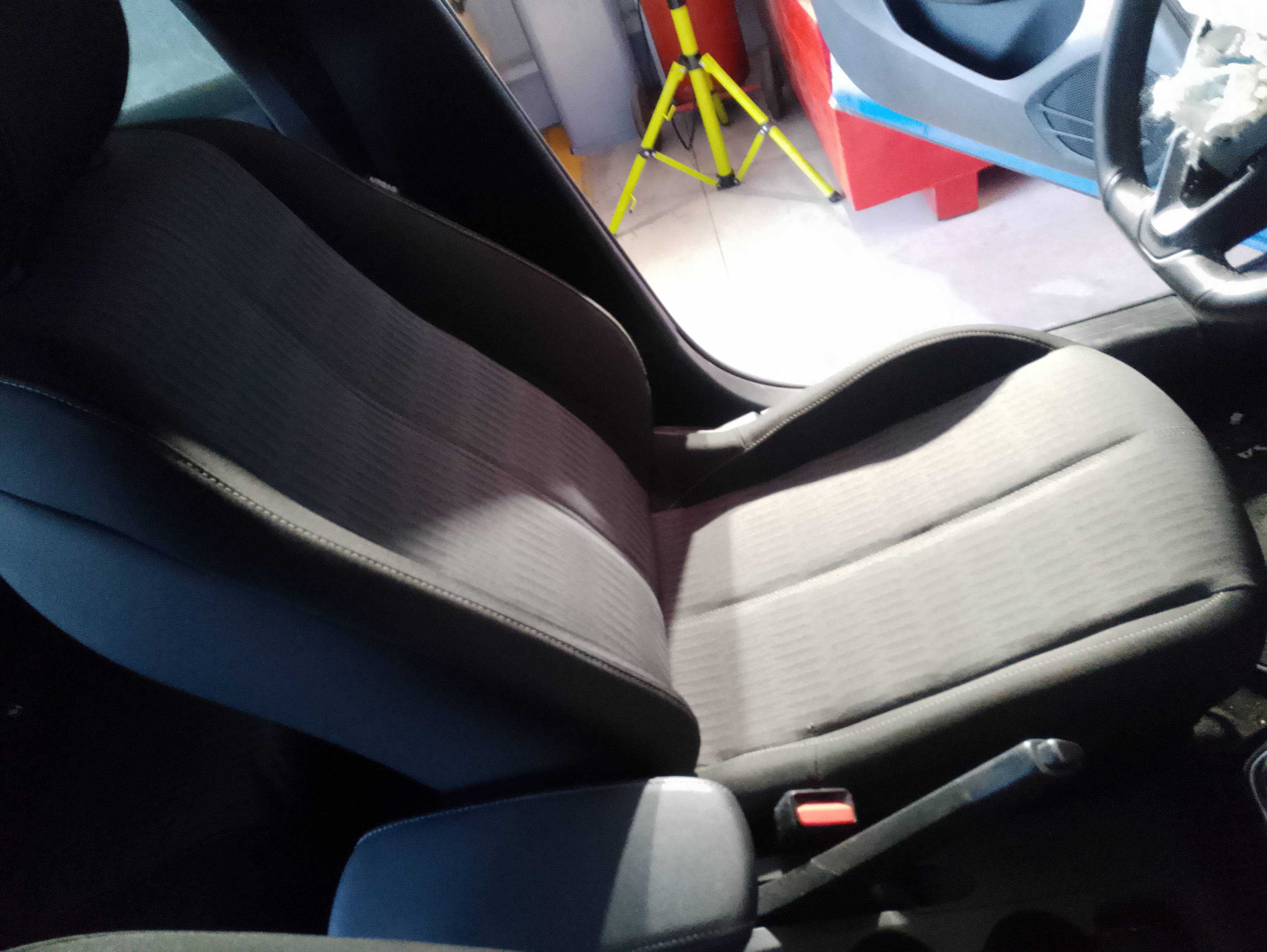 Recambio de asiento delantero izquierdo para opel corsa f edition referencia OEM IAM   
