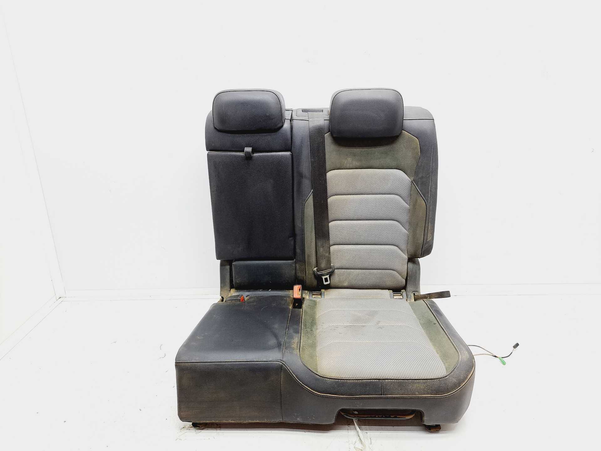 Recambio de asientos traseros para volkswagen tiguan 2.0 tdi referencia OEM IAM M1000105802L  