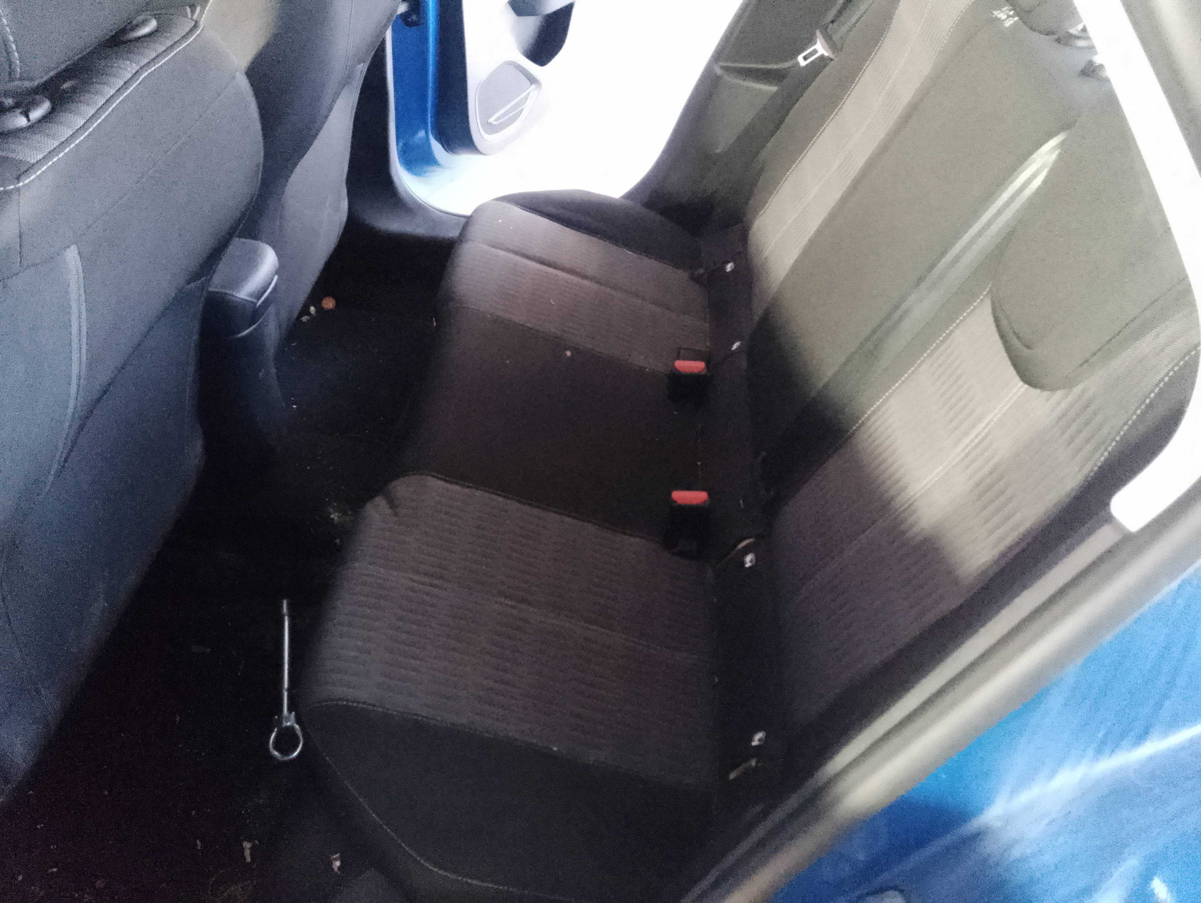 Recambio de asientos traseros para opel corsa f edition referencia OEM IAM   