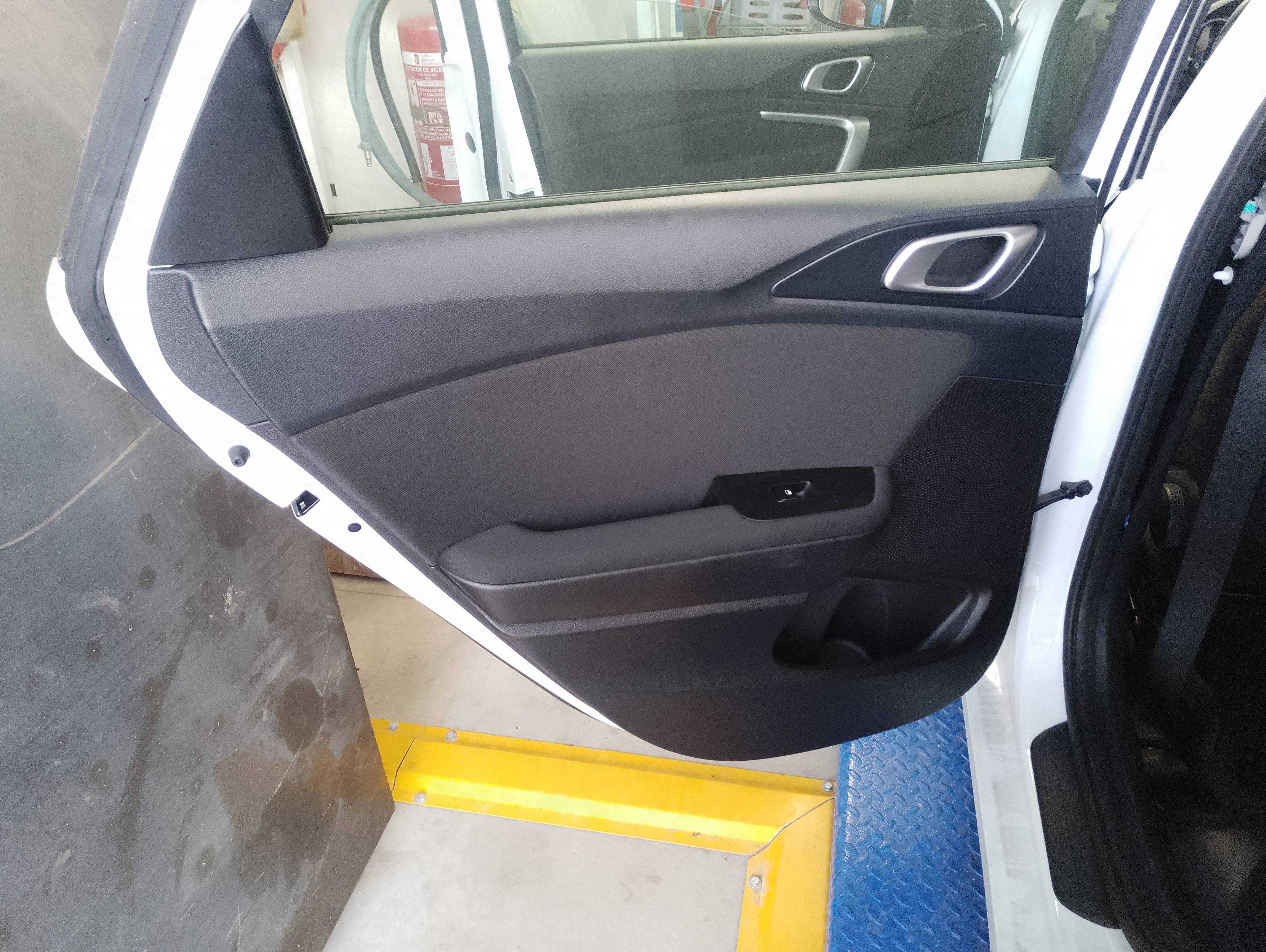 Recambio de guarnecido puerta trasera izquierda para kia ceed concept referencia OEM IAM   
