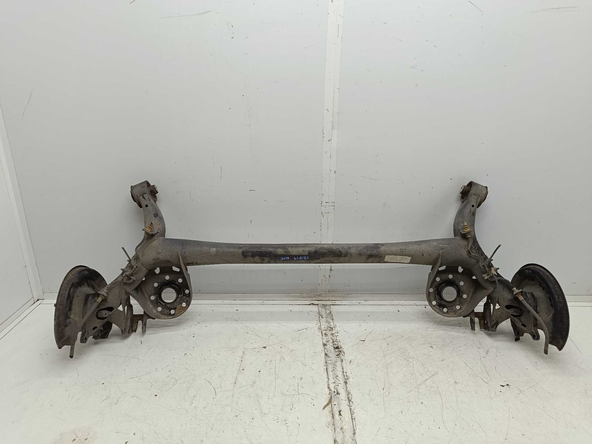 Recambio de puente trasero para toyota yaris 1.3 16v cat referencia OEM IAM   