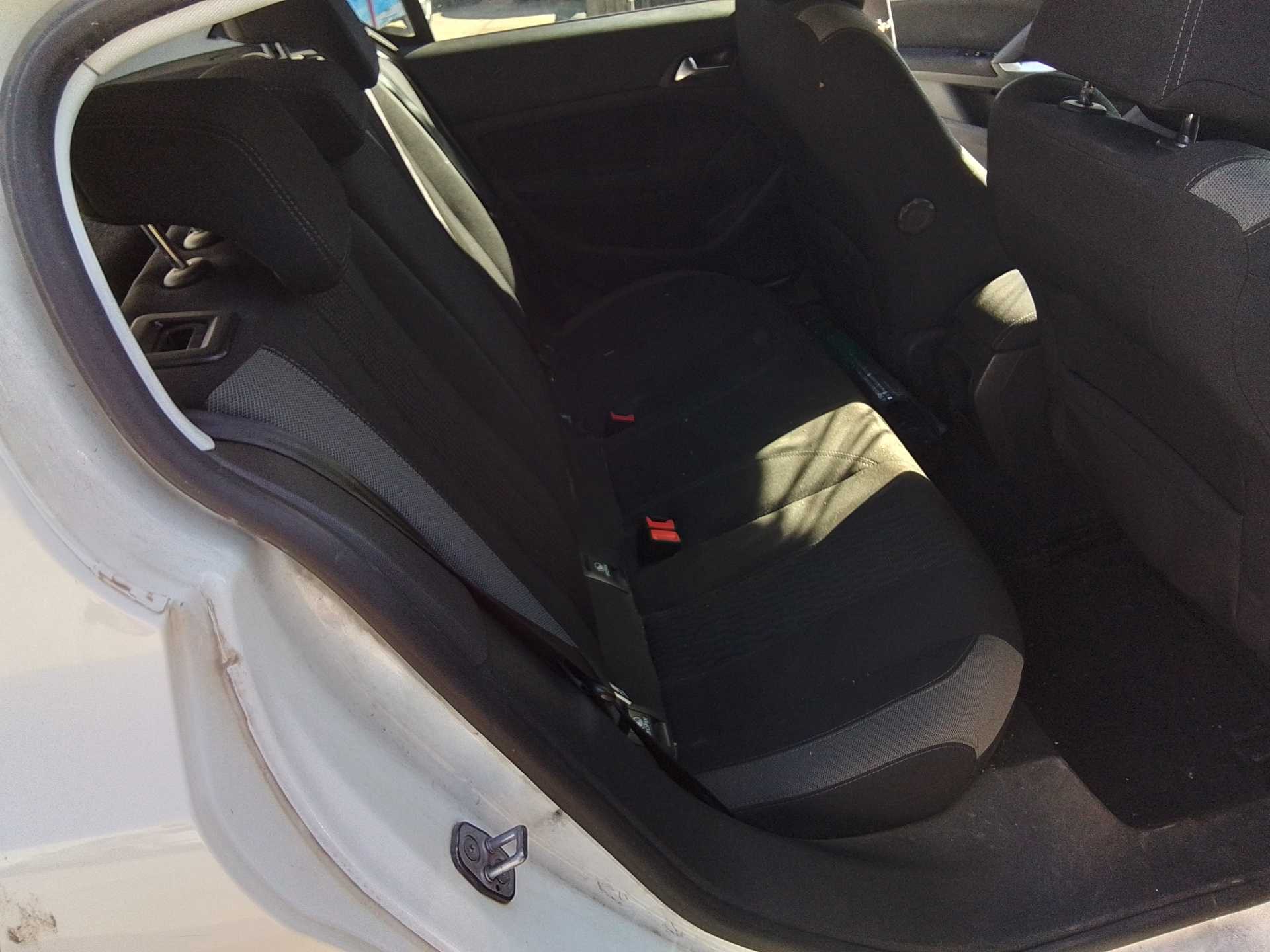 Recambio de asientos traseros para peugeot 308 style referencia OEM IAM   