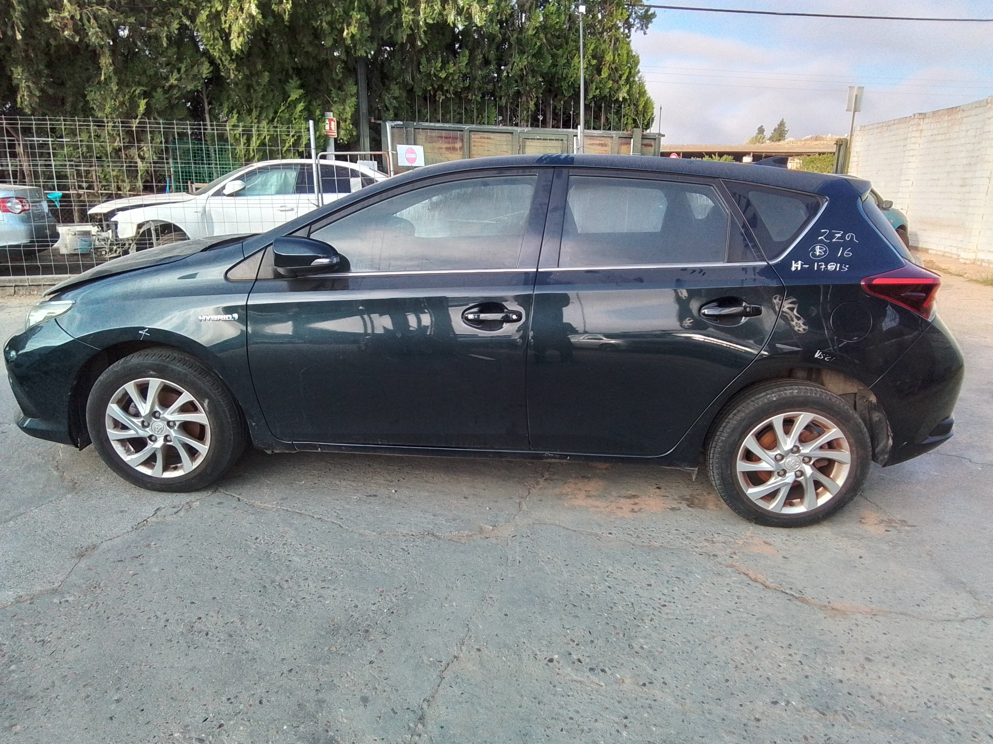 toyota auris del año 2016