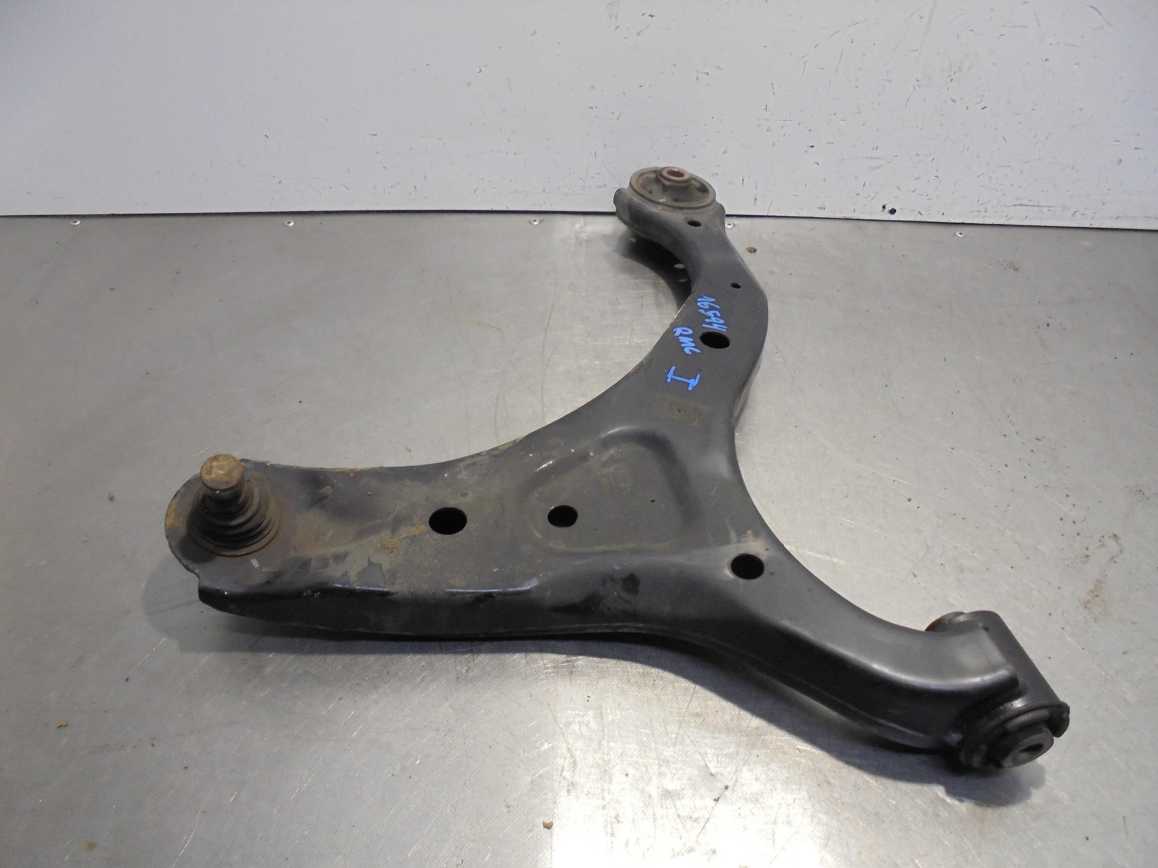 Recambio de brazo suspension inferior delantero izquierdo para kia sorento active 4wd referencia OEM IAM 545002P000  