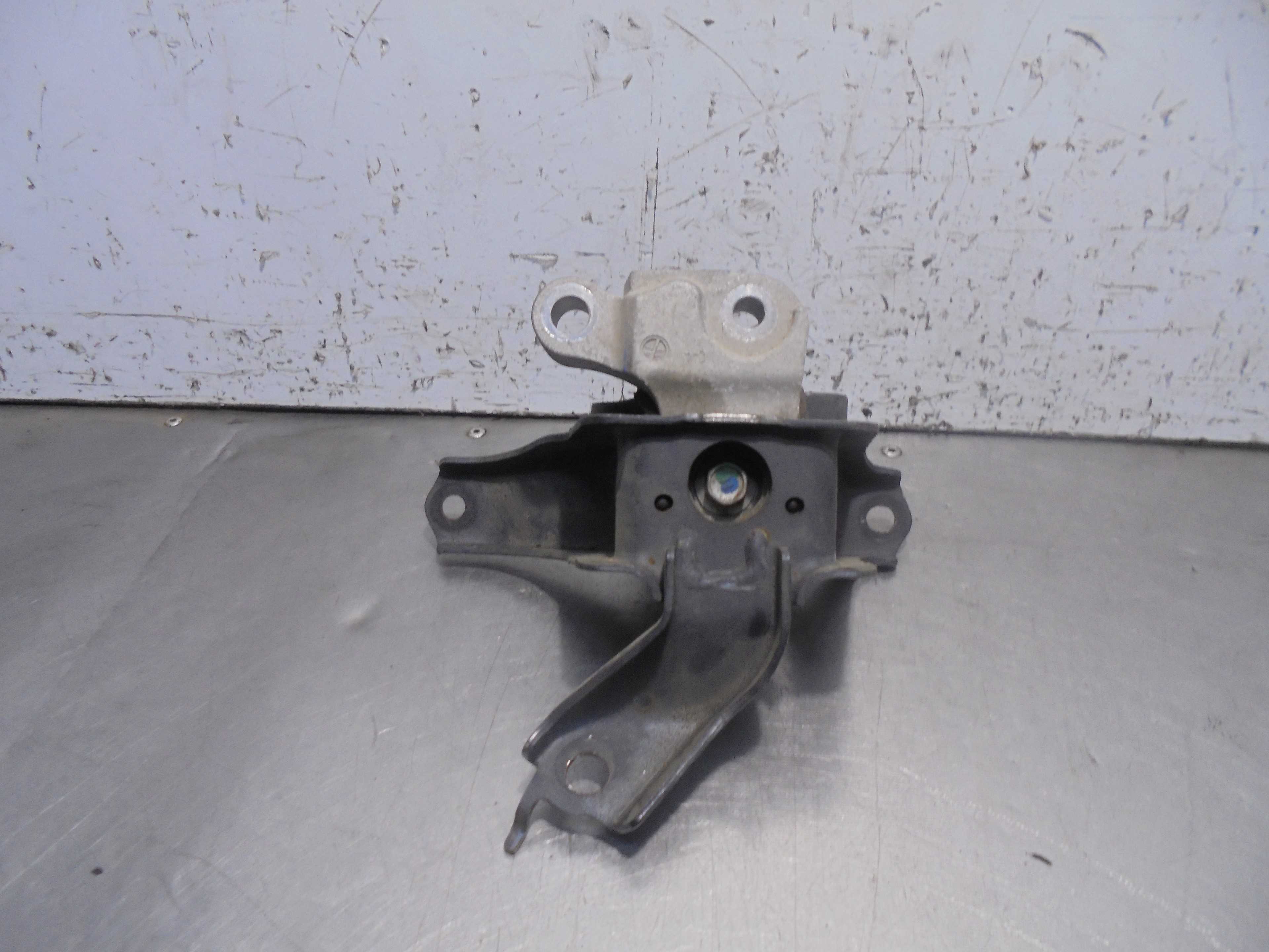 Recambio de soporte motor derecho para toyota yaris 1.3 16v cat referencia OEM IAM   