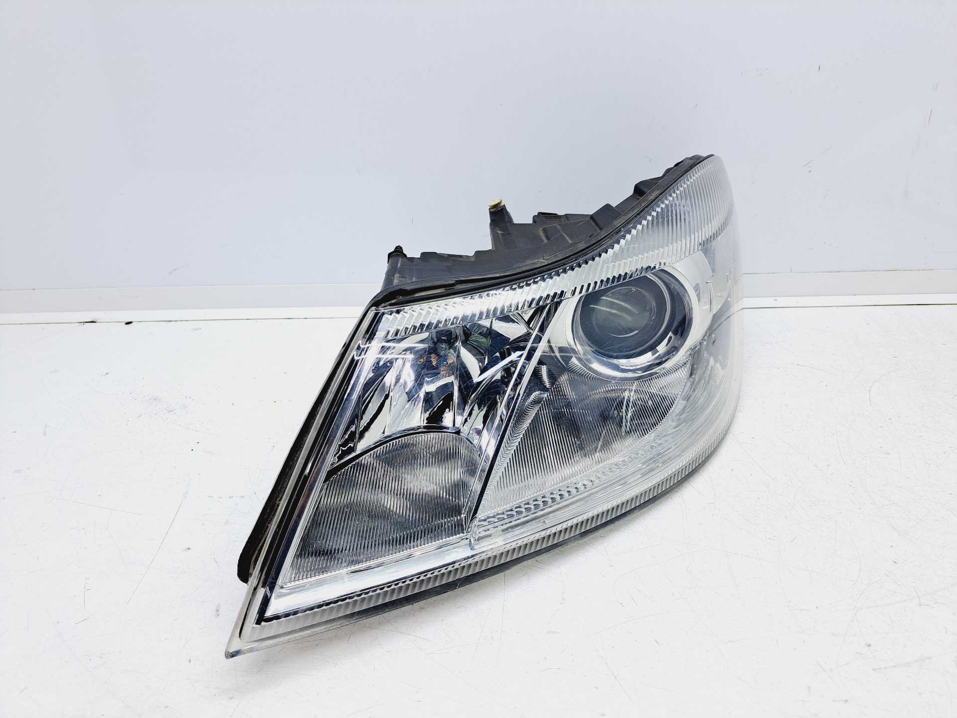Recambio de faro izquierdo para skoda octavia berlina (1z3) active referencia OEM IAM 1Z1941017S 1EL24705213 HELLA