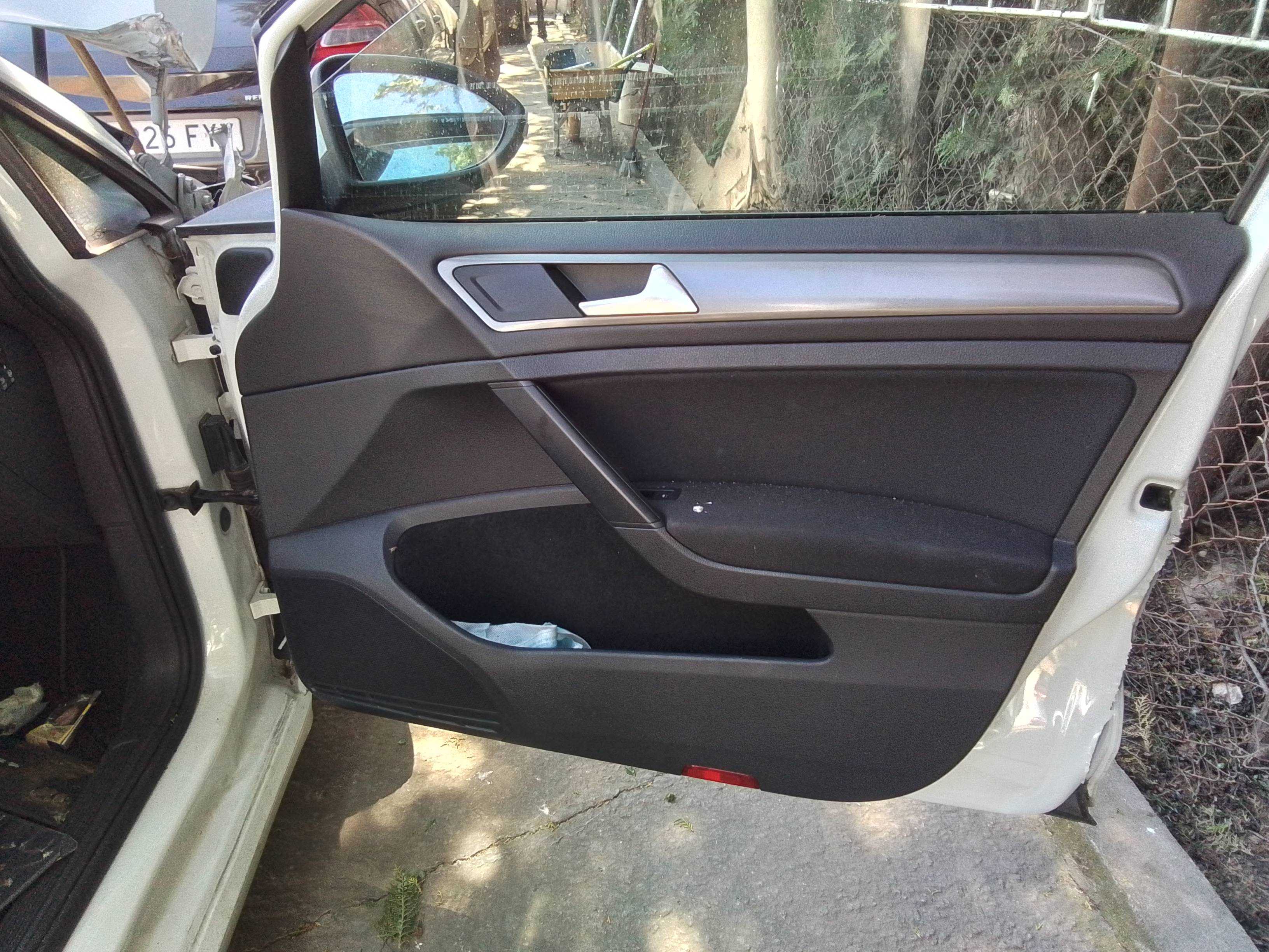 Recambio de guarnecido puerta delantera derecha para volkswagen golf vii lim. (5g1) 1.6 tdi dpf referencia OEM IAM 5G4868110  