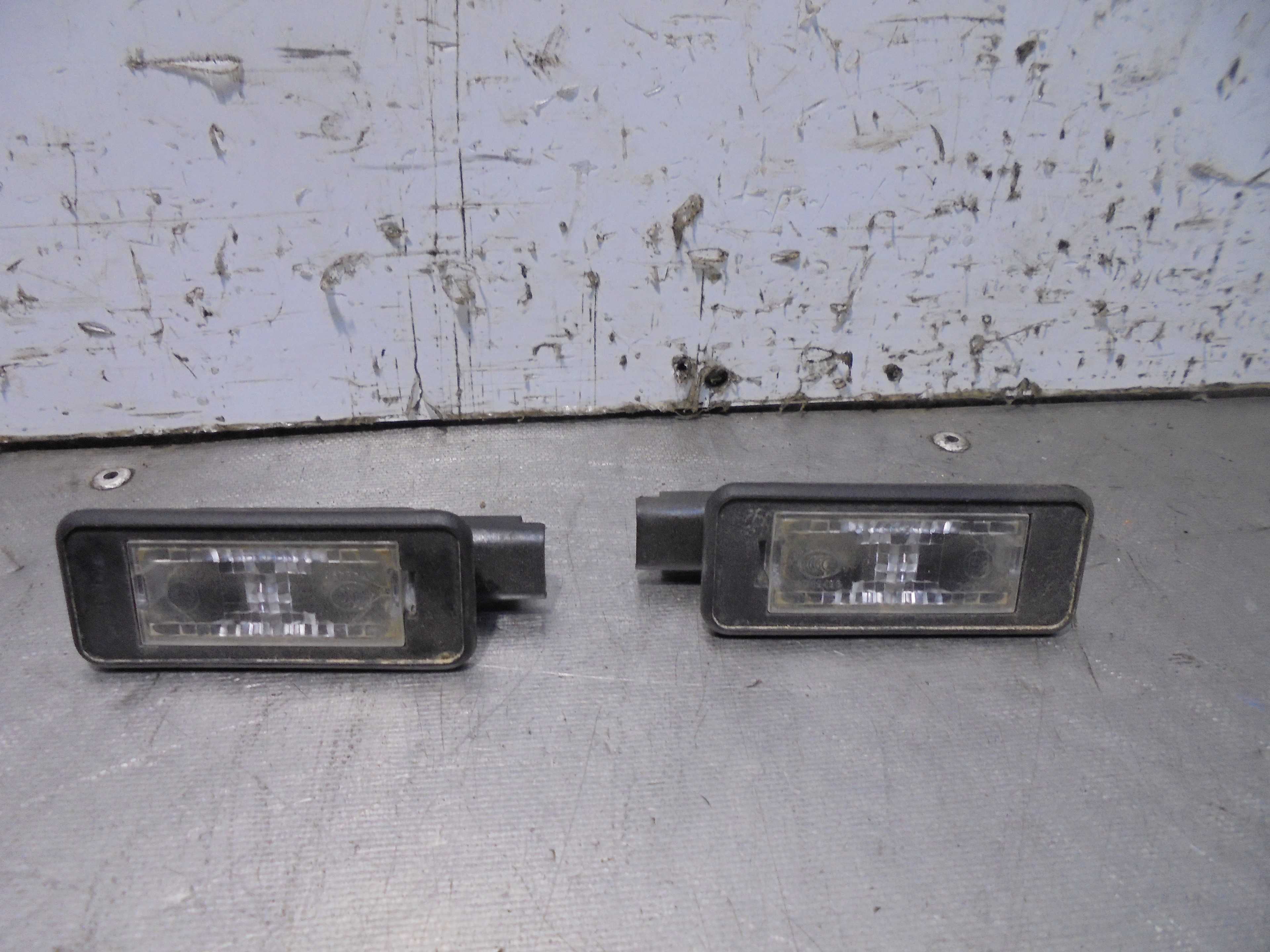 Recambio de piloto matricula para peugeot 3008 active referencia OEM IAM 9682403680  