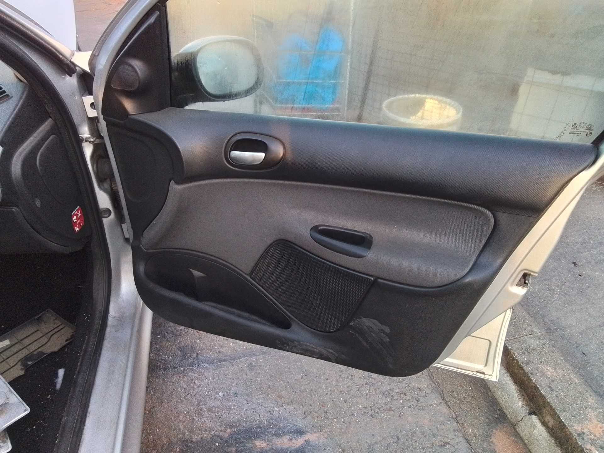 Recambio de guarnecido puerta delantera derecha para peugeot 206+ básico referencia OEM IAM   