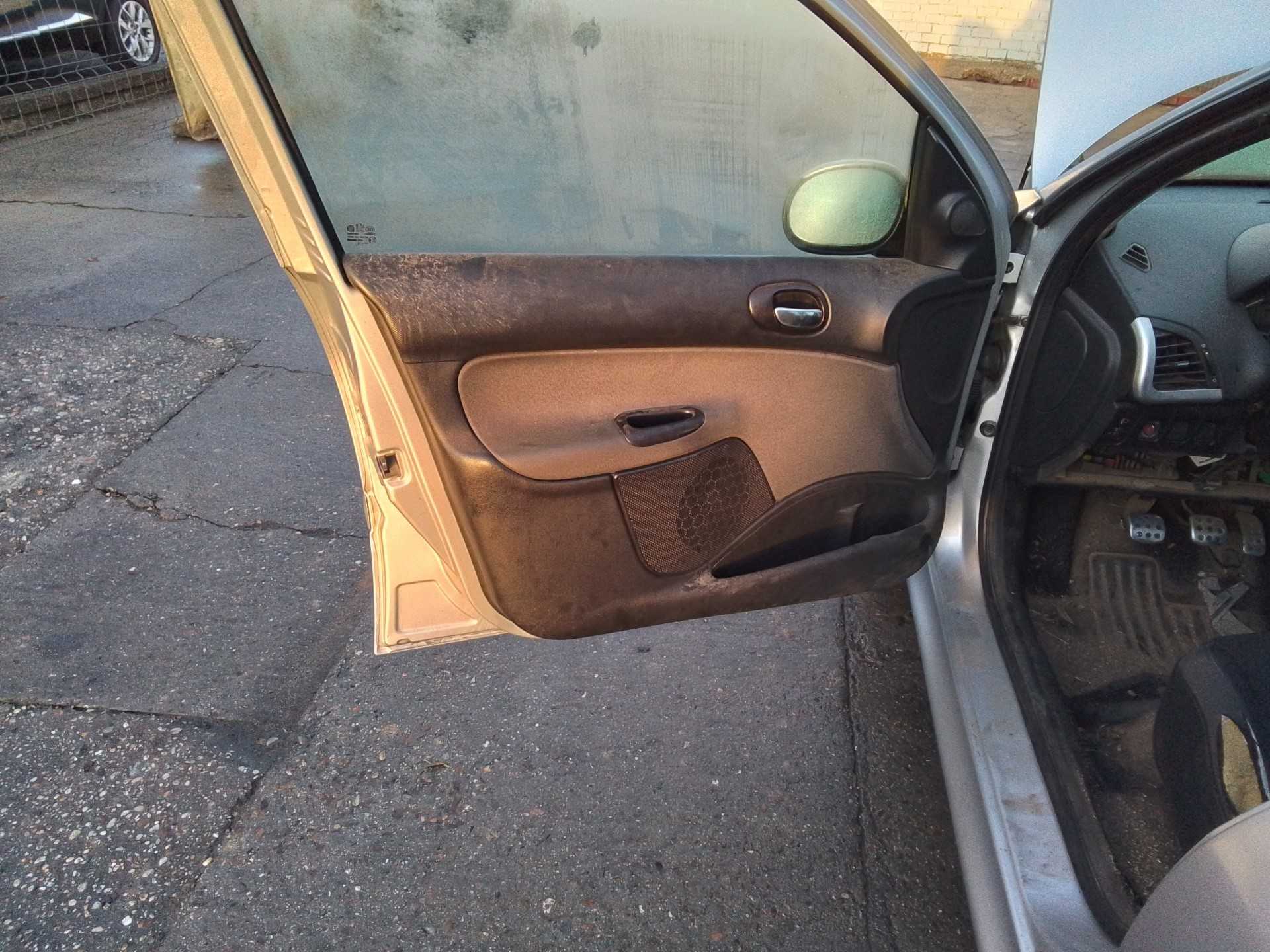 Recambio de guarnecido puerta delantera izquierda para peugeot 206+ básico referencia OEM IAM   