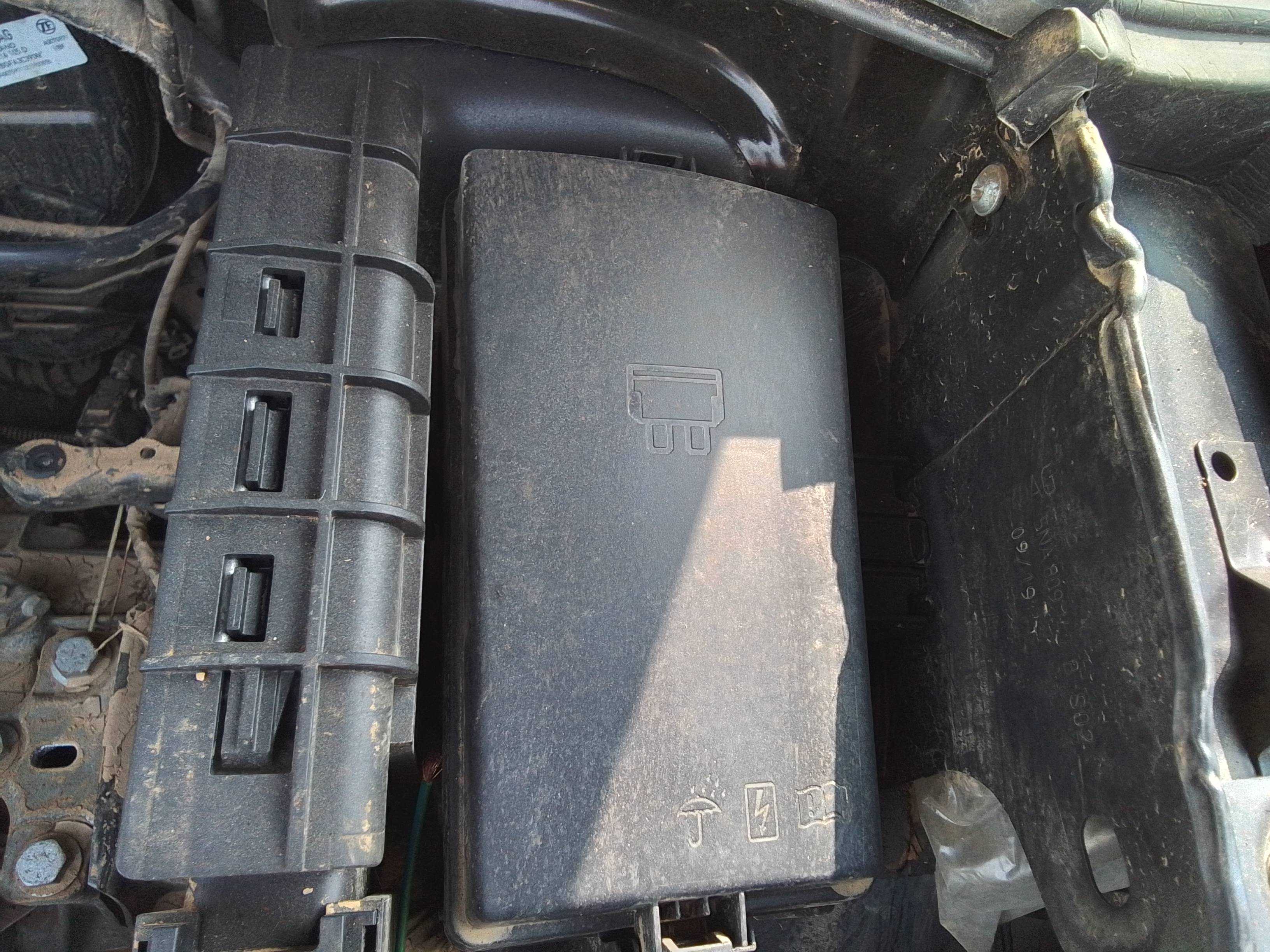 Recambio de caja reles / fusibles para volkswagen tiguan 2.0 tdi referencia OEM IAM   