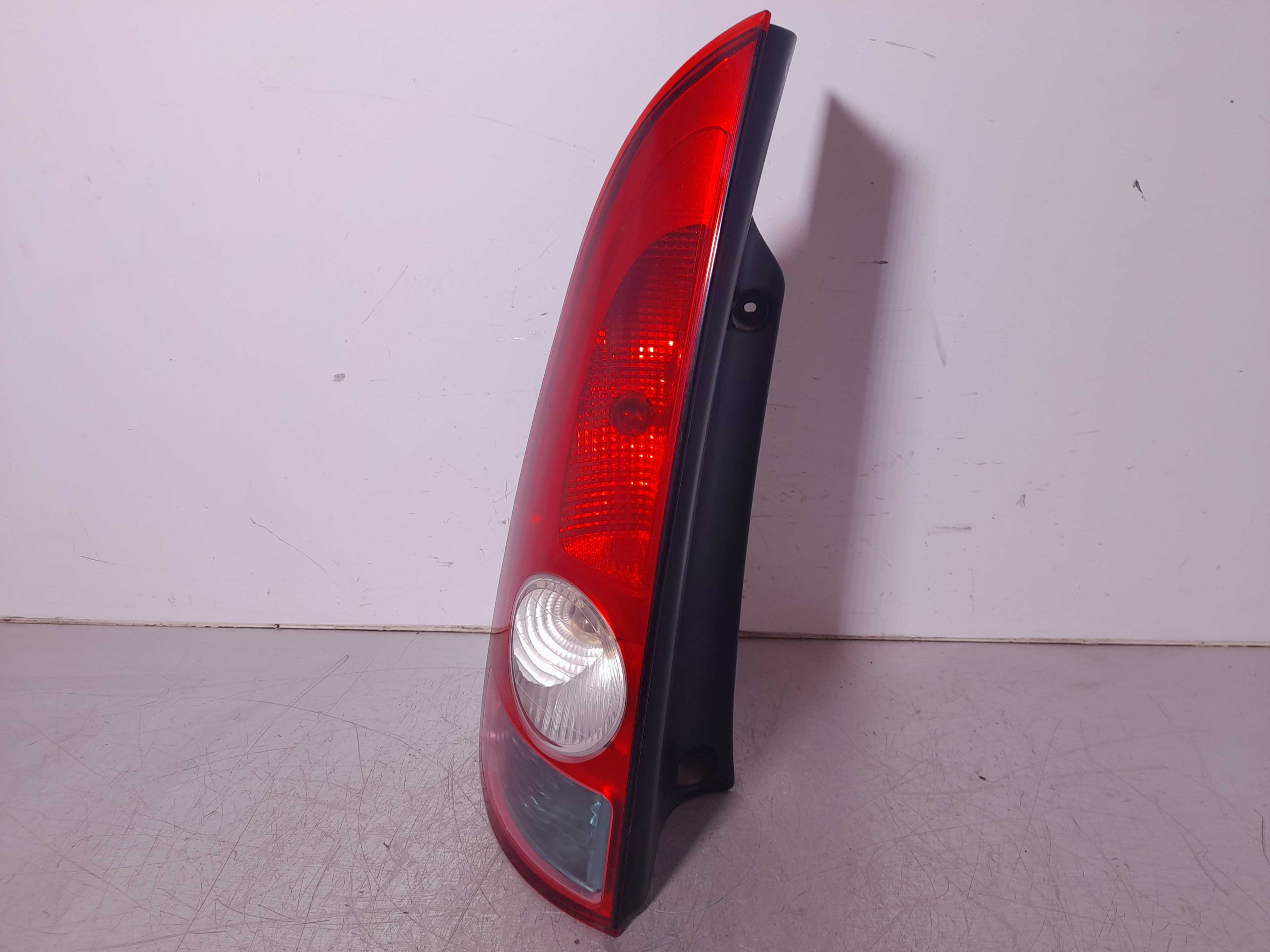Recambio de piloto trasero izquierdo para renault espace iv (jk0) dynamique referencia OEM IAM 8200027153 VALEO 