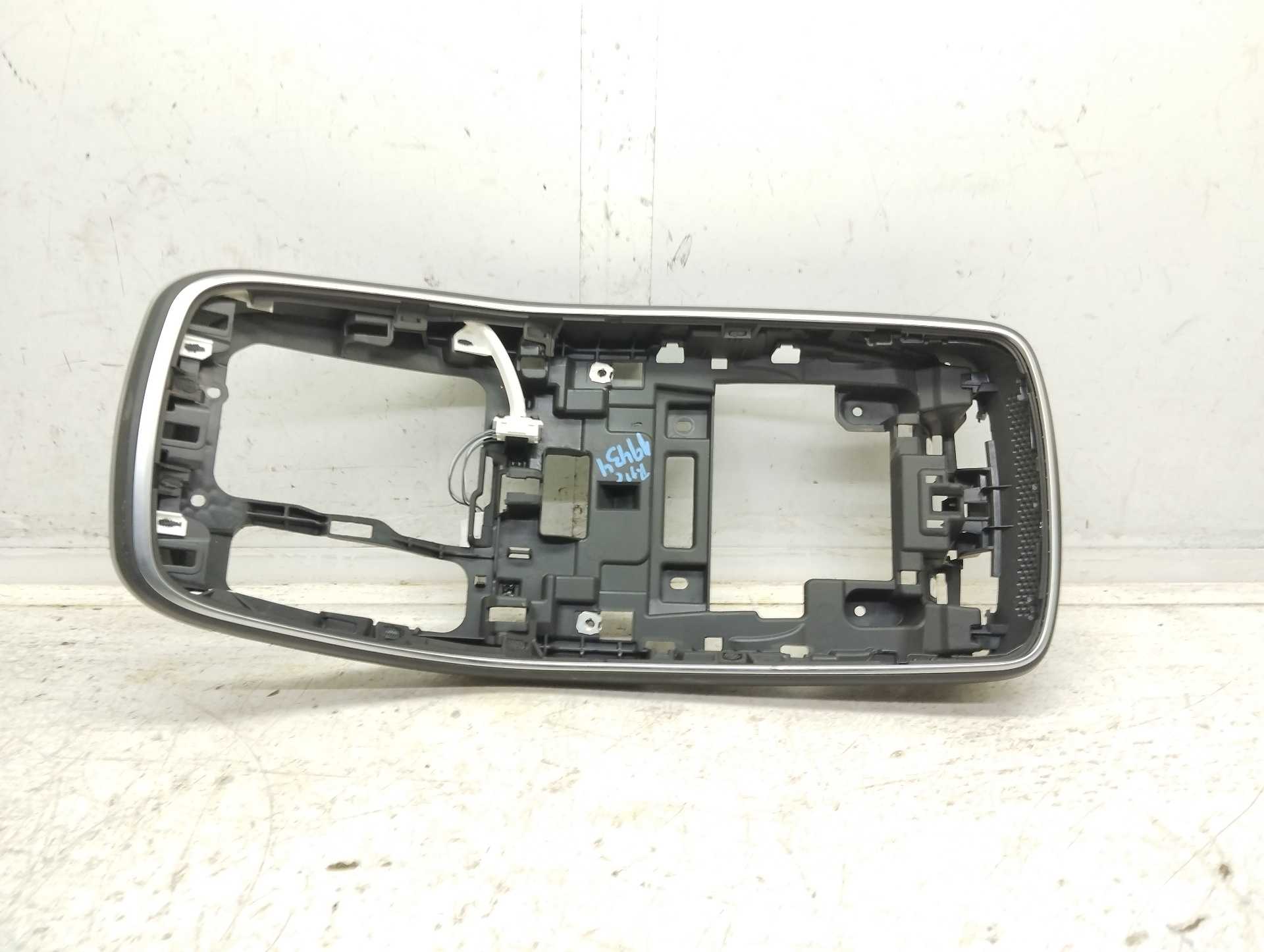 Recambio de moldura interior para renault scenic iv zen referencia OEM IAM 682604036R  