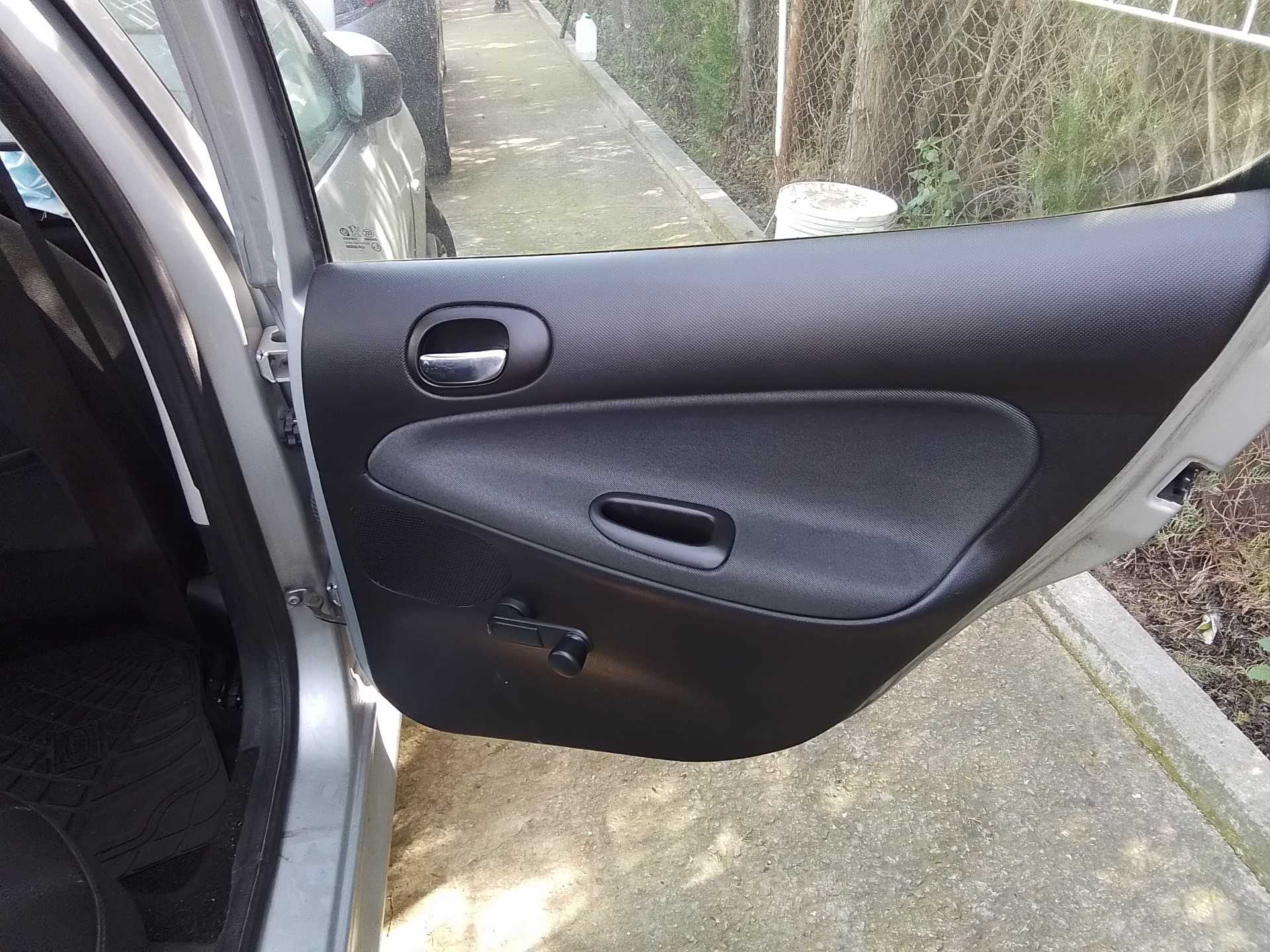 Recambio de guarnecido puerta trasera derecha para peugeot 206+ 1.4 hdi referencia OEM IAM   