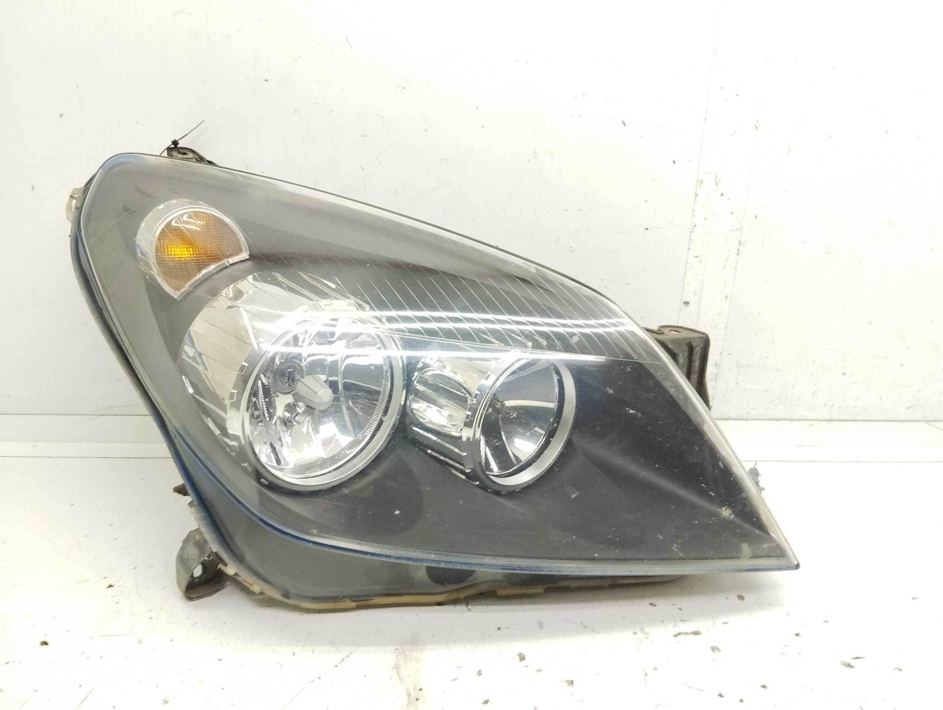Recambio de faro derecho para opel astra h berlina cosmo referencia OEM IAM 1EG27037032 HELLA 