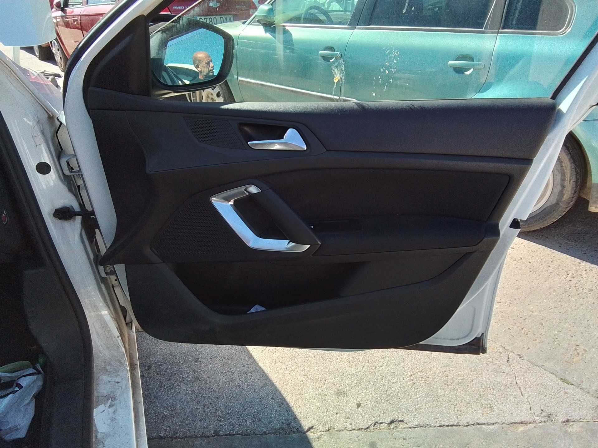 Recambio de guarnecido puerta delantera derecha para peugeot 308 style referencia OEM IAM   