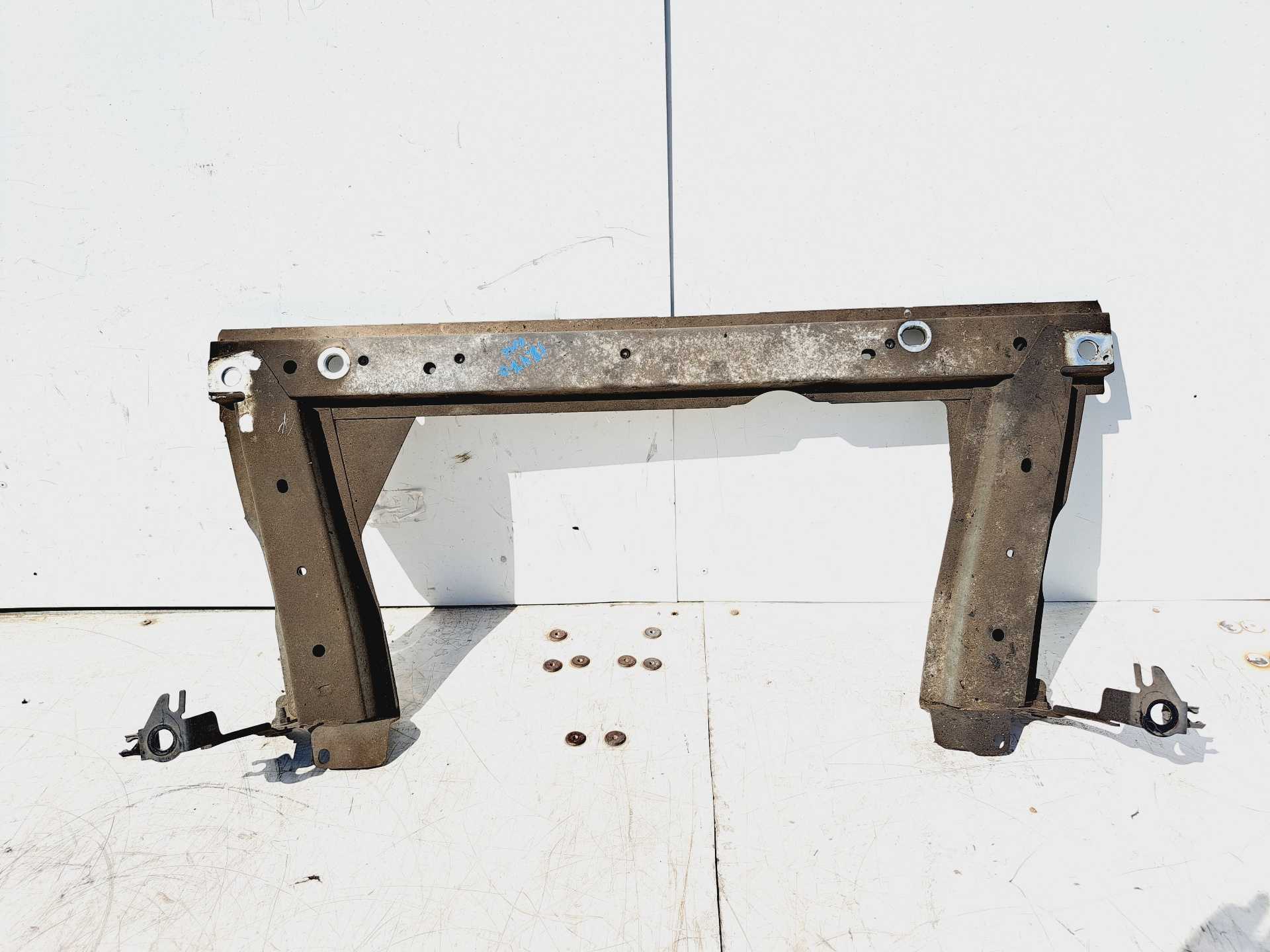 Recambio de travesaño inferior para renault megane ii coupe/cabrio referencia OEM IAM   
