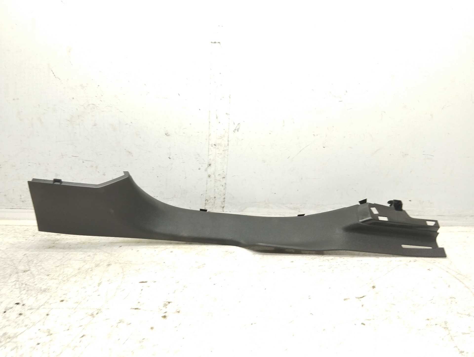 Recambio de moldura interior para renault scenic iv zen referencia OEM IAM 769531845R  