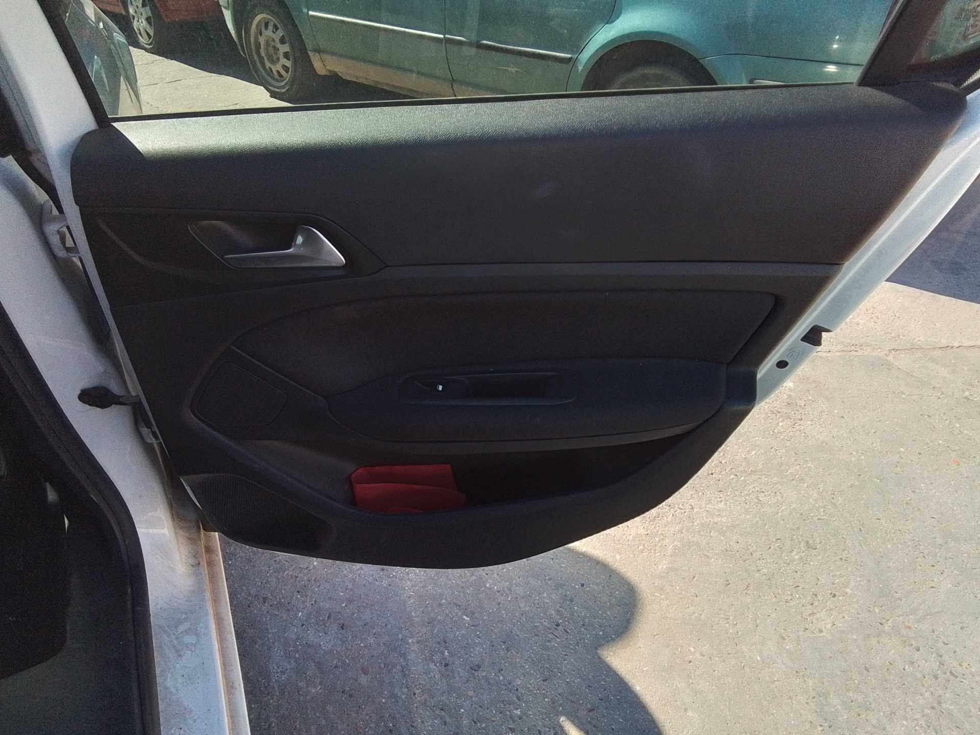 Recambio de guarnecido puerta trasera derecha para peugeot 308 style referencia OEM IAM   