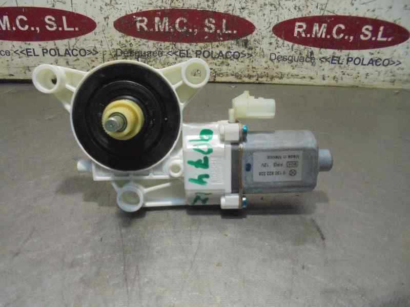 Recambio de motor elevalunas trasero izquierdo para chrysler sebring berlina 2.0 crd limited referencia OEM IAM   