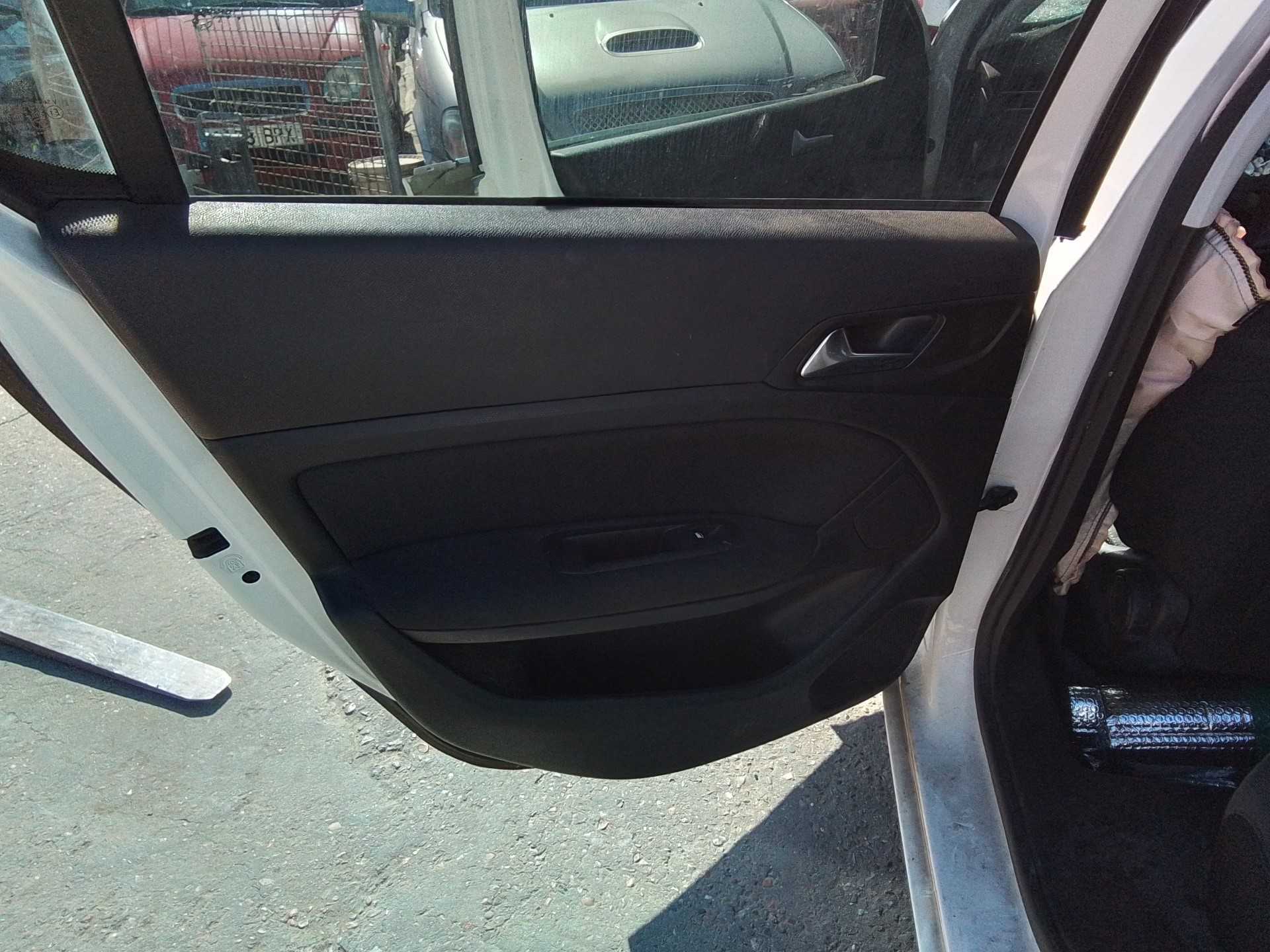 Recambio de guarnecido puerta trasera izquierda para peugeot 308 style referencia OEM IAM   