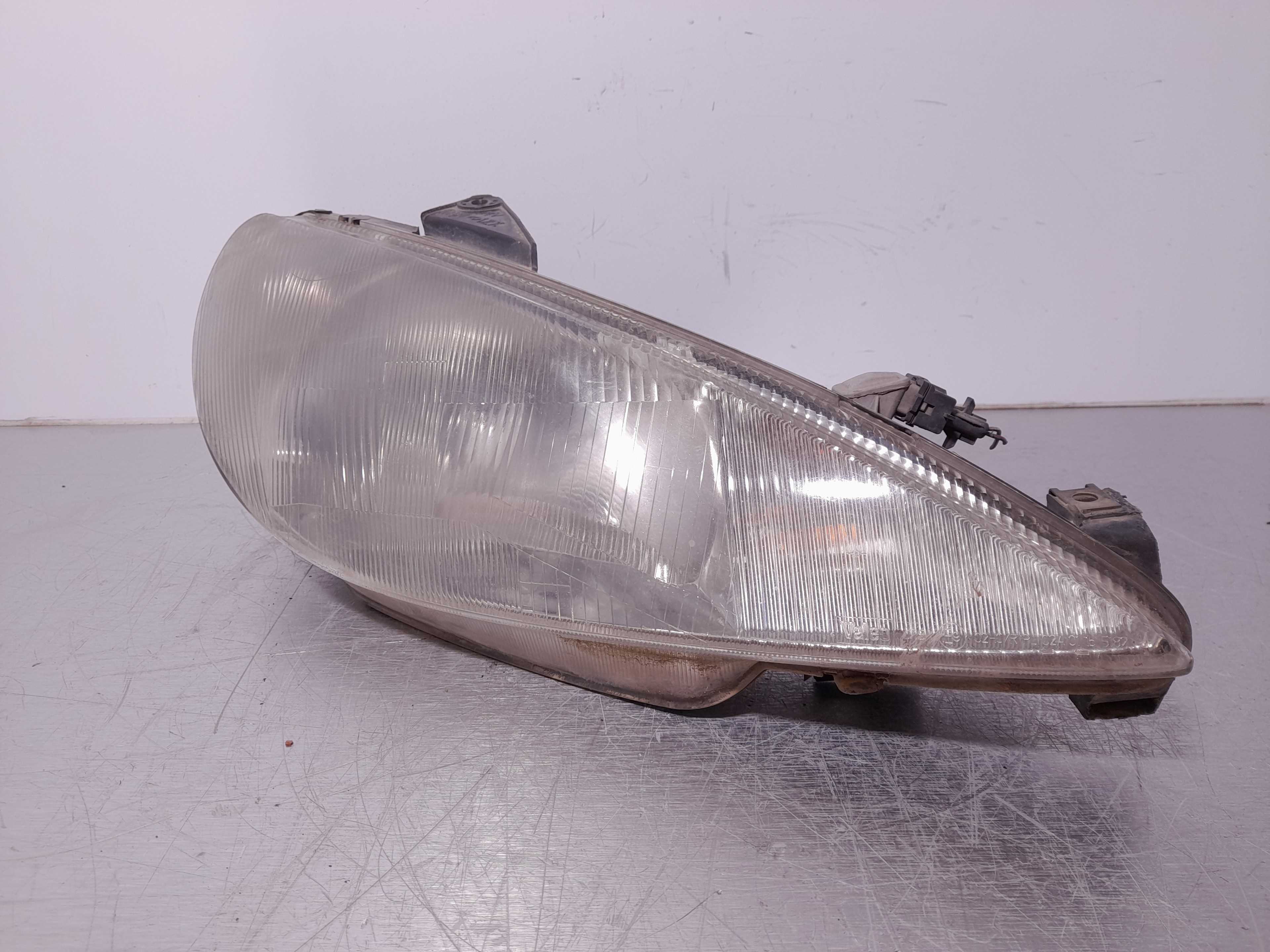 Recambio de faro derecho para peugeot 206 berlina x-line referencia OEM IAM 9640559680 VALEO 