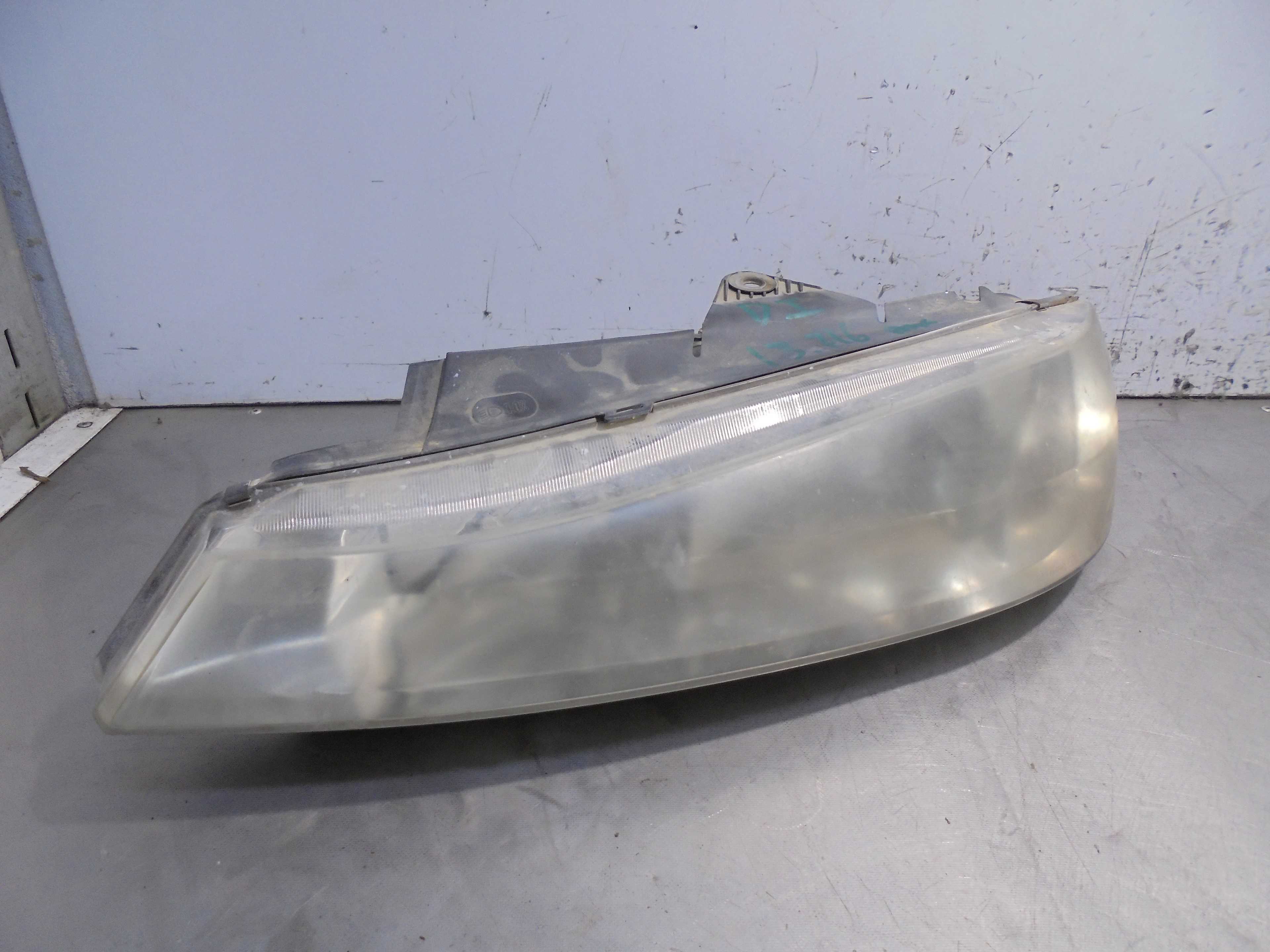 Recambio de faro izquierdo para peugeot 406 berlina (s1/s2) st referencia OEM IAM 9630423277 BOSCH 