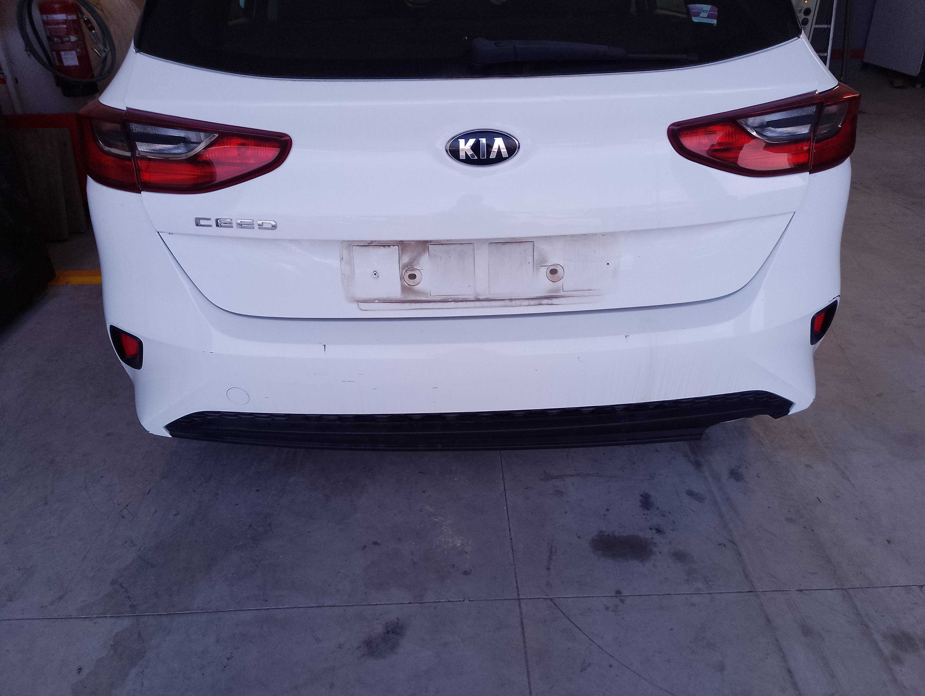 Recambio de paragolpes trasero para kia ceed concept referencia OEM IAM 86610J7000  