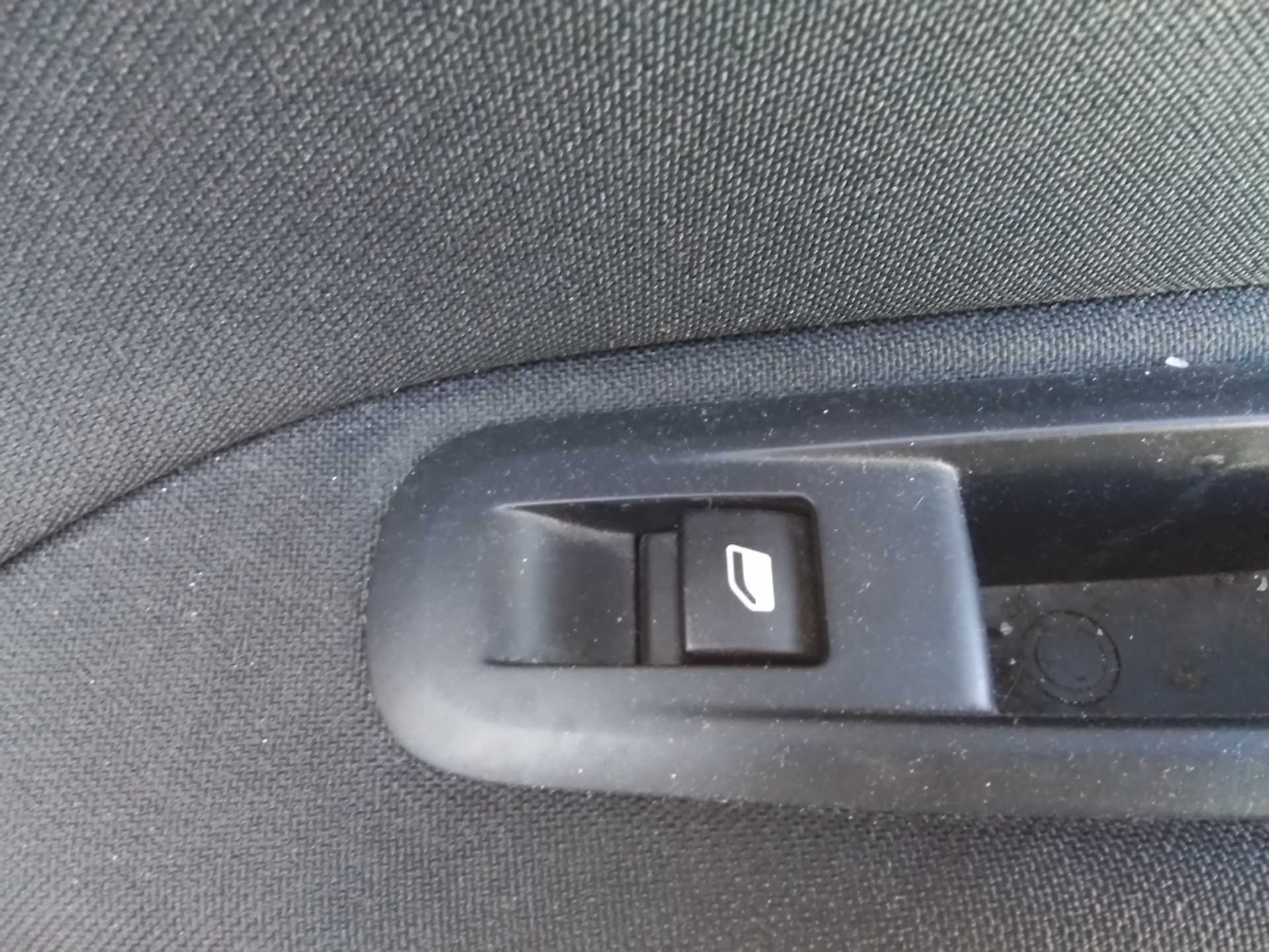 Recambio de mando elevalunas trasero derecho para peugeot 308 style referencia OEM IAM   