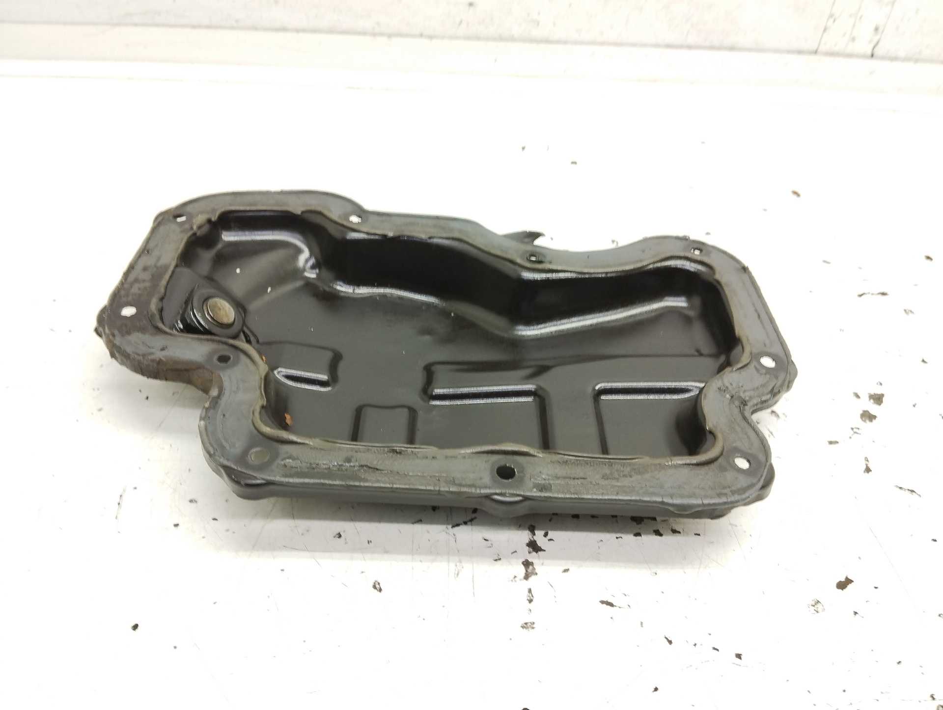 Recambio de carter para renault captur dynamique referencia OEM IAM 111117061  