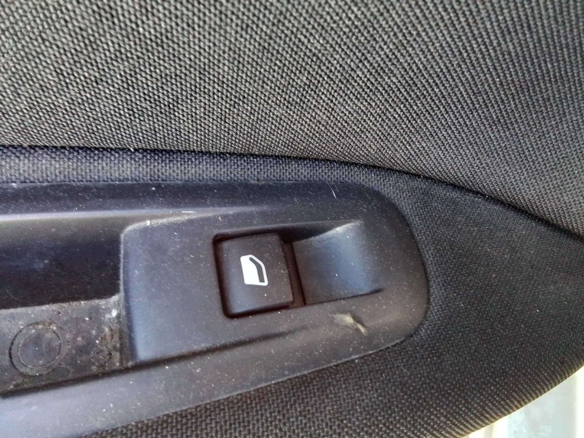 Recambio de mando elevalunas trasero izquierdo para peugeot 308 style referencia OEM IAM   