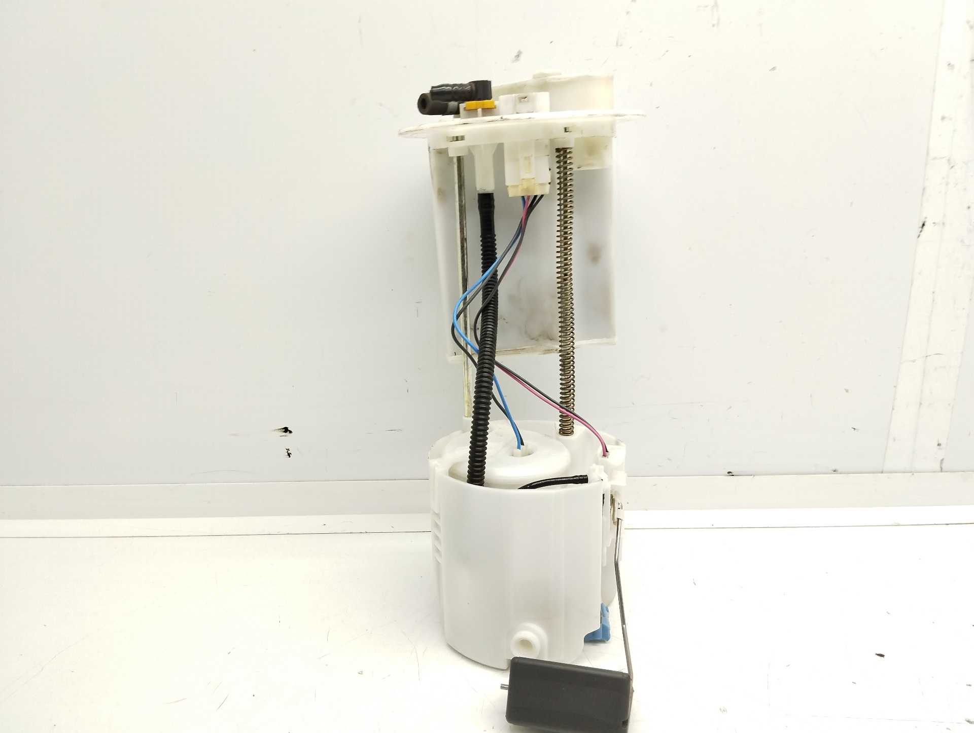 Recambio de aforador para toyota yaris active hybrid referencia OEM IAM 777040D090  