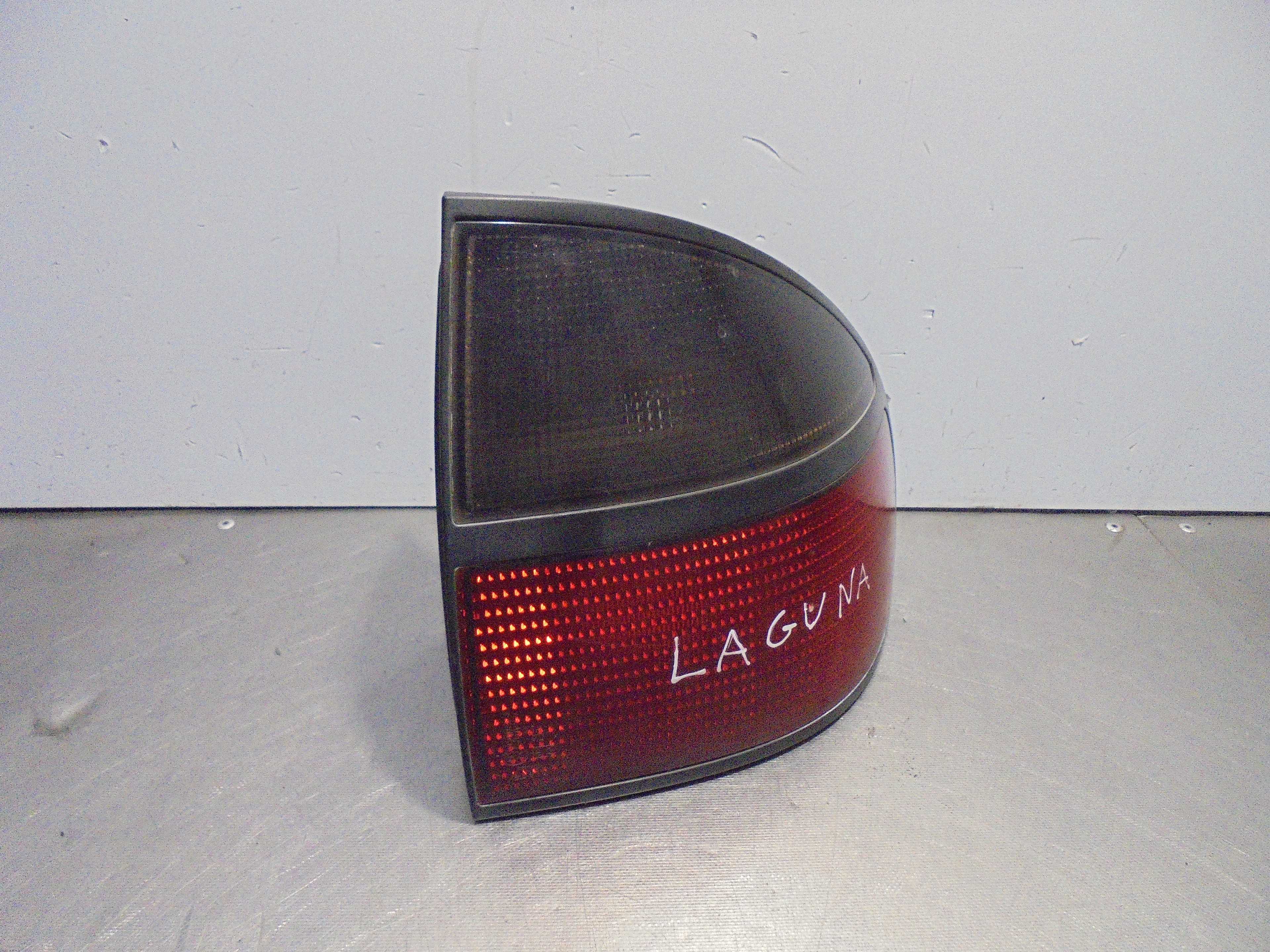 Recambio de piloto trasero derecho para renault laguna (b56) referencia OEM IAM 770082005 VALEO 