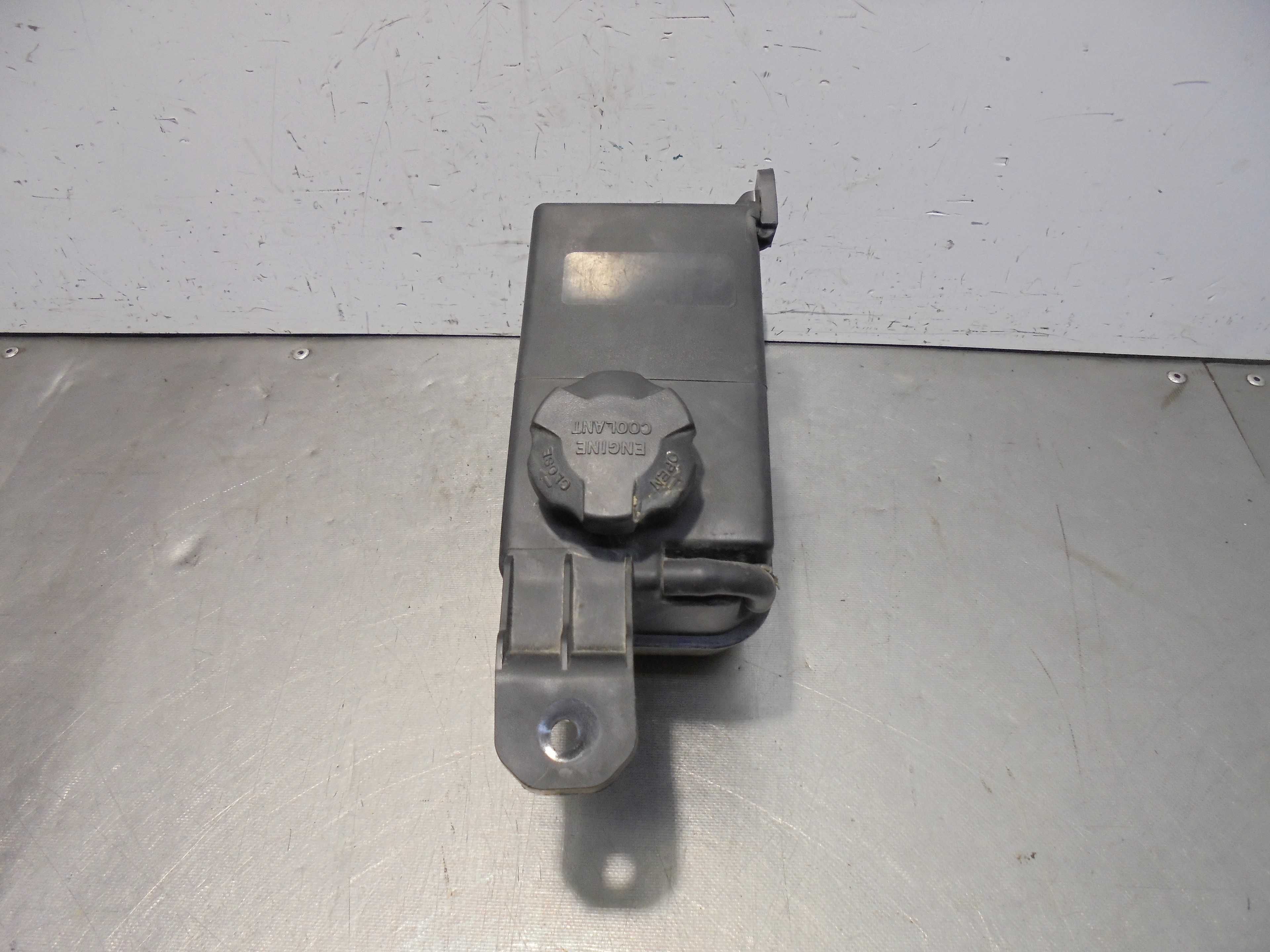 Recambio de deposito expansion para kia sorento active 4wd referencia OEM IAM 254302B100  