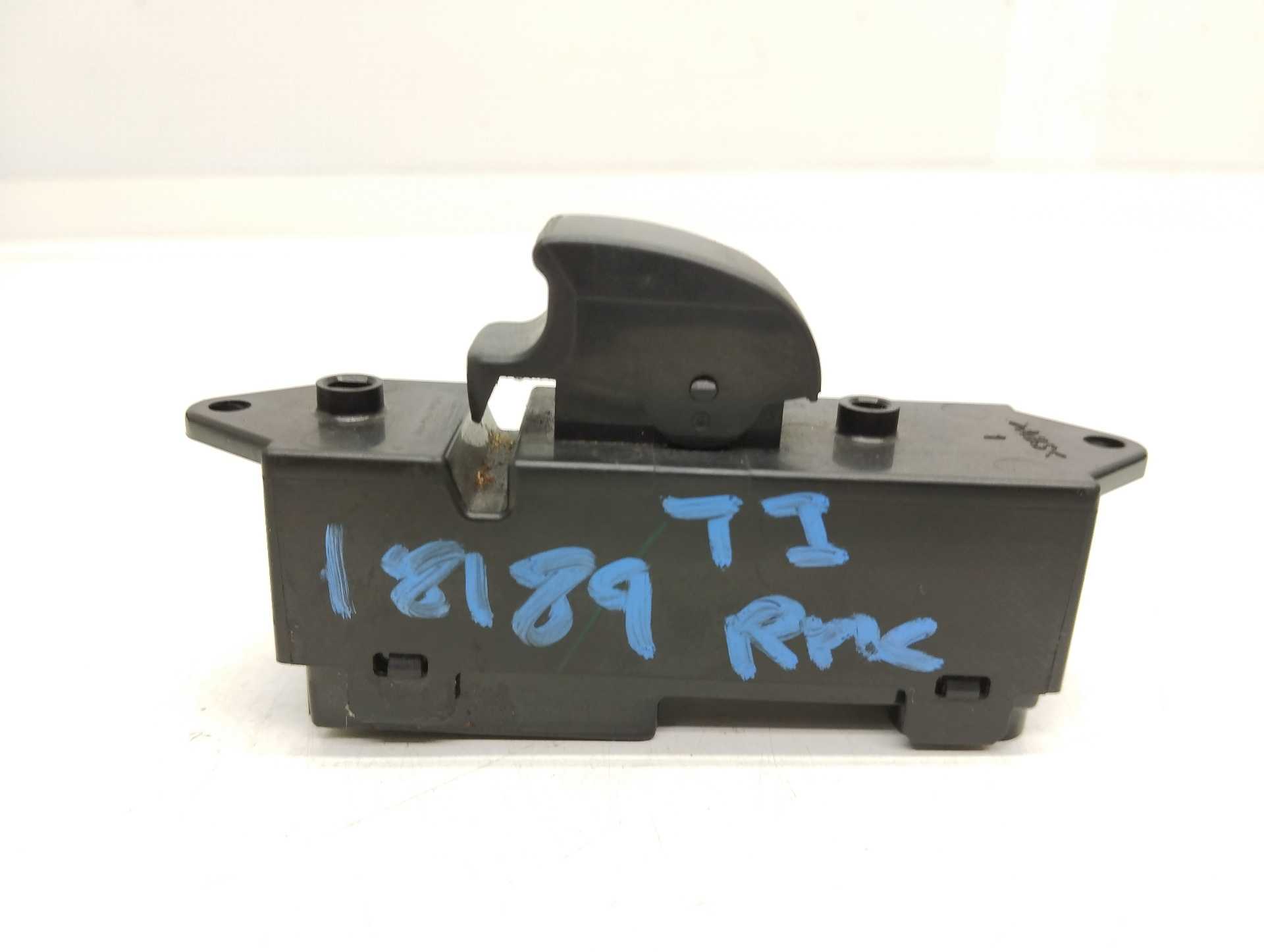 Recambio de mando elevalunas trasero izquierdo para mitsubishi outlander (cw0) 2.0 di-d intense referencia OEM IAM 8608A063  
